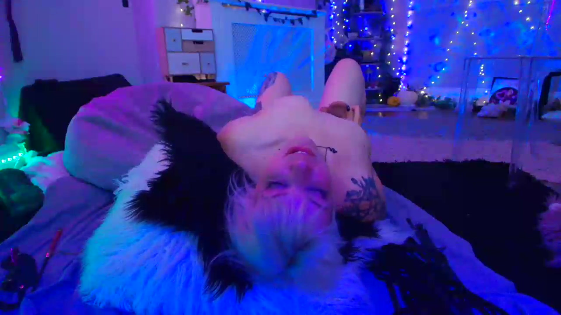 Gallery image thumbnail from LunaWolfie's myfreecams stream on, 06/22/2026, 20:30 image 6 of 20
