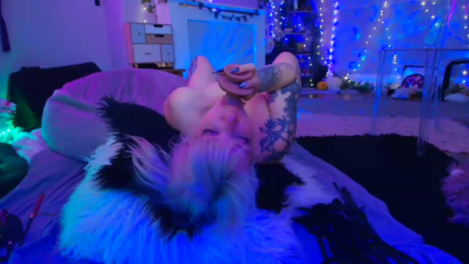 Gallery image thumbnail from LunaWolfie's myfreecams stream on, 06/22/2026, 20:30 image 4 of 20