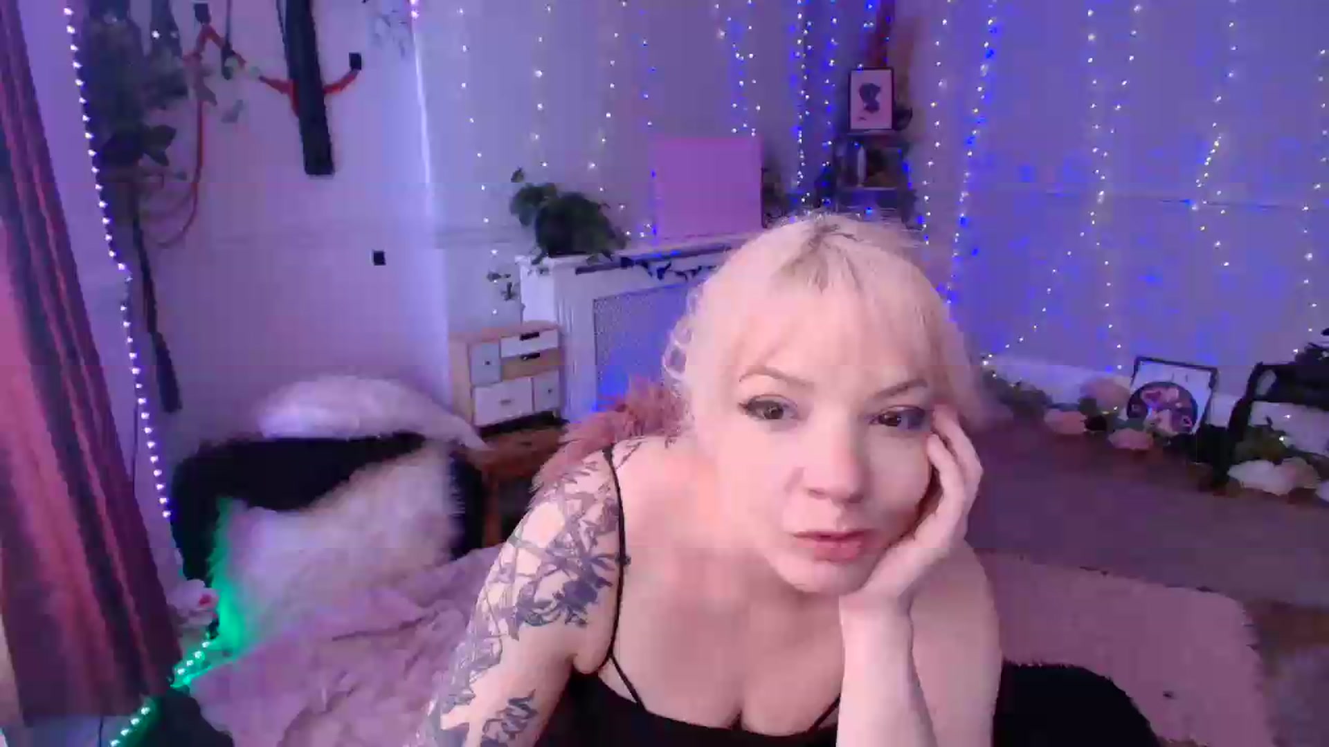 Gallery image thumbnail from LunaWolfie's myfreecams stream on, 06/26/2026, 11:56 image 8 of 20