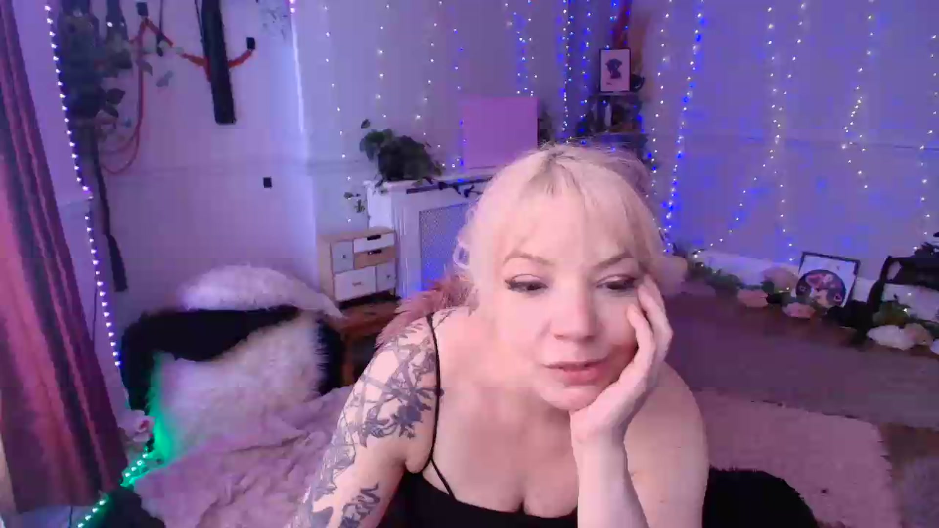 Gallery image thumbnail from LunaWolfie's myfreecams stream on, 06/26/2026, 11:56 image 4 of 20