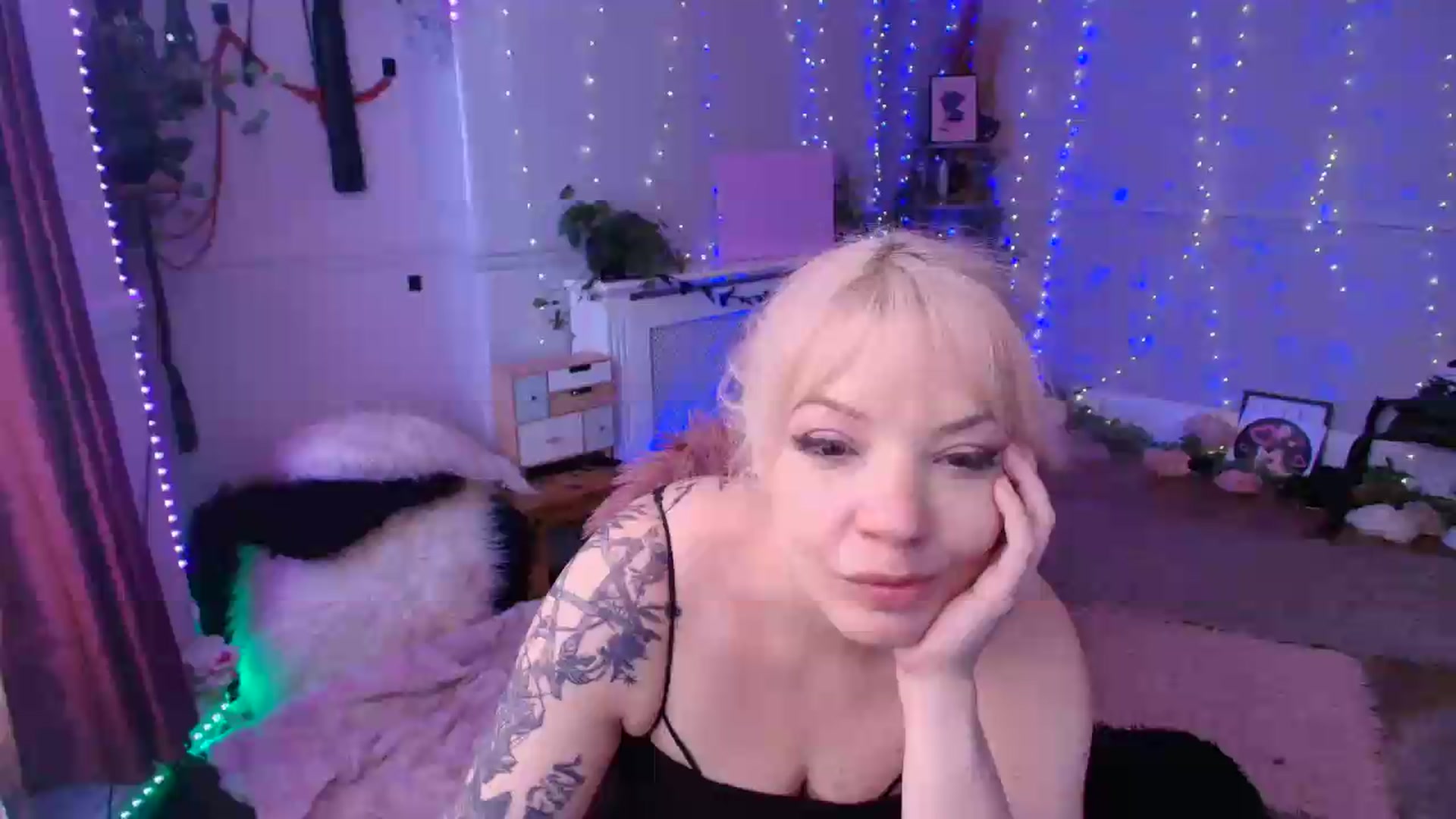 Gallery image thumbnail from LunaWolfie's myfreecams stream on, 06/26/2026, 11:56 image 6 of 20