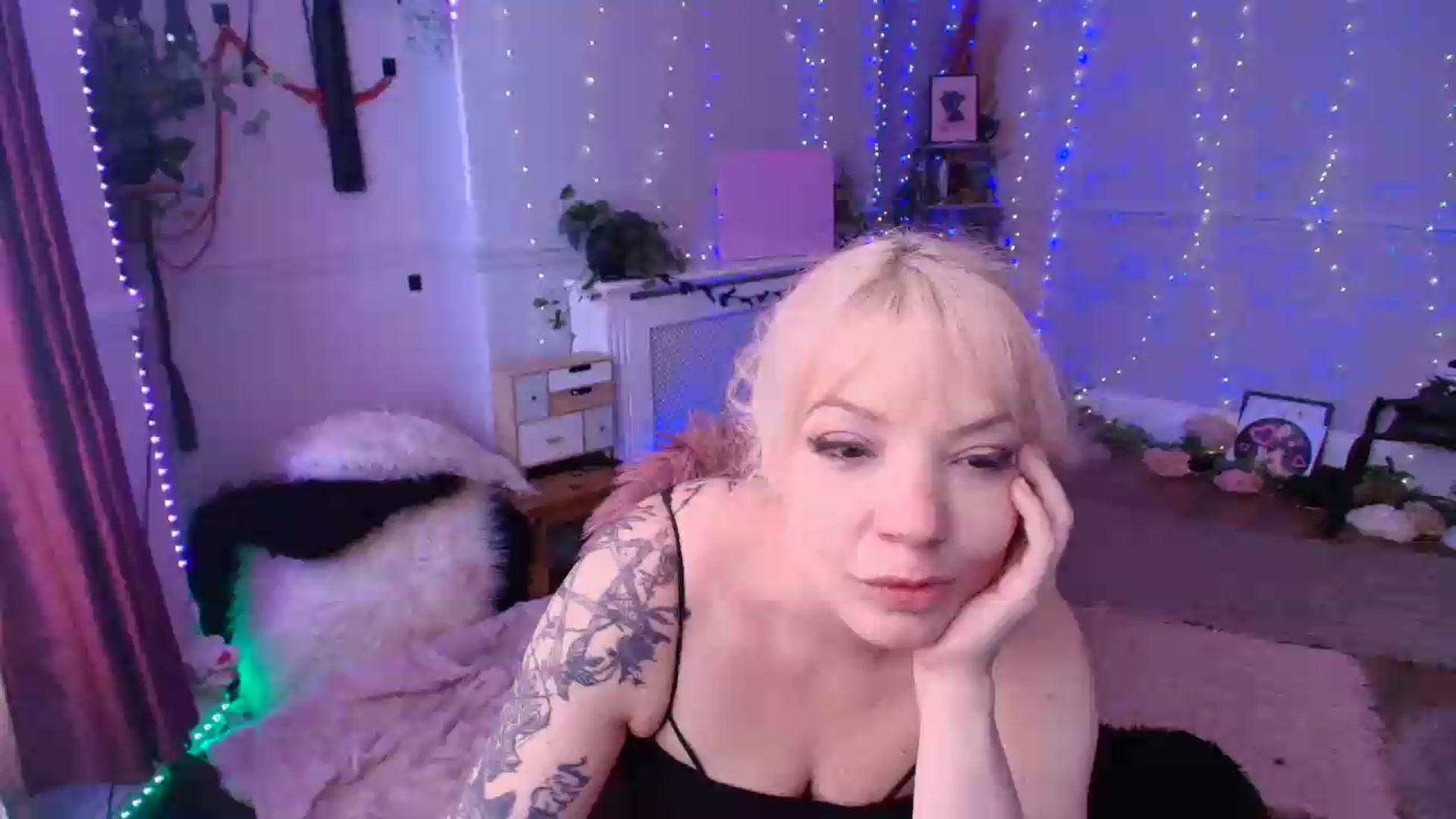 Gallery image thumbnail from LunaWolfie's myfreecams stream on, 06/26/2026, 11:56 image 7 of 20