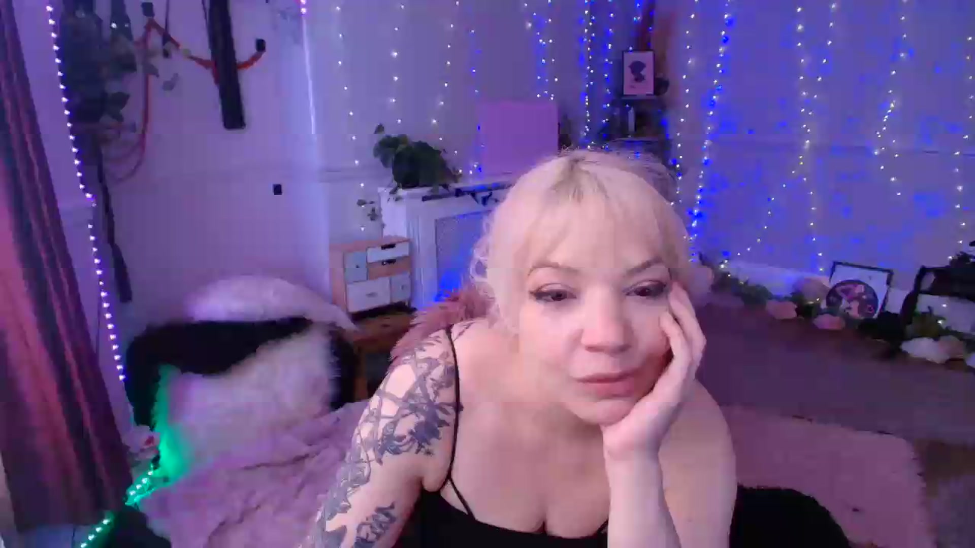 Gallery image thumbnail from LunaWolfie's myfreecams stream on, 06/26/2026, 11:56 image 3 of 20