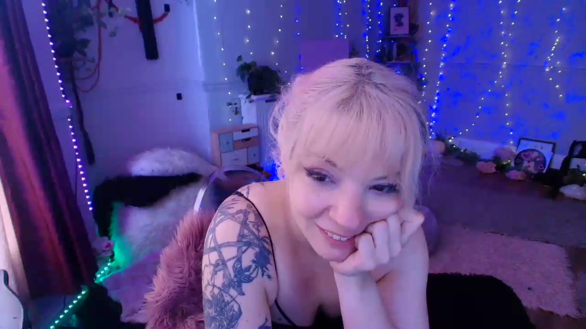 Gallery image thumbnail from LunaWolfie's myfreecams stream on, 06/26/2026, 12:46 image 20 of 20