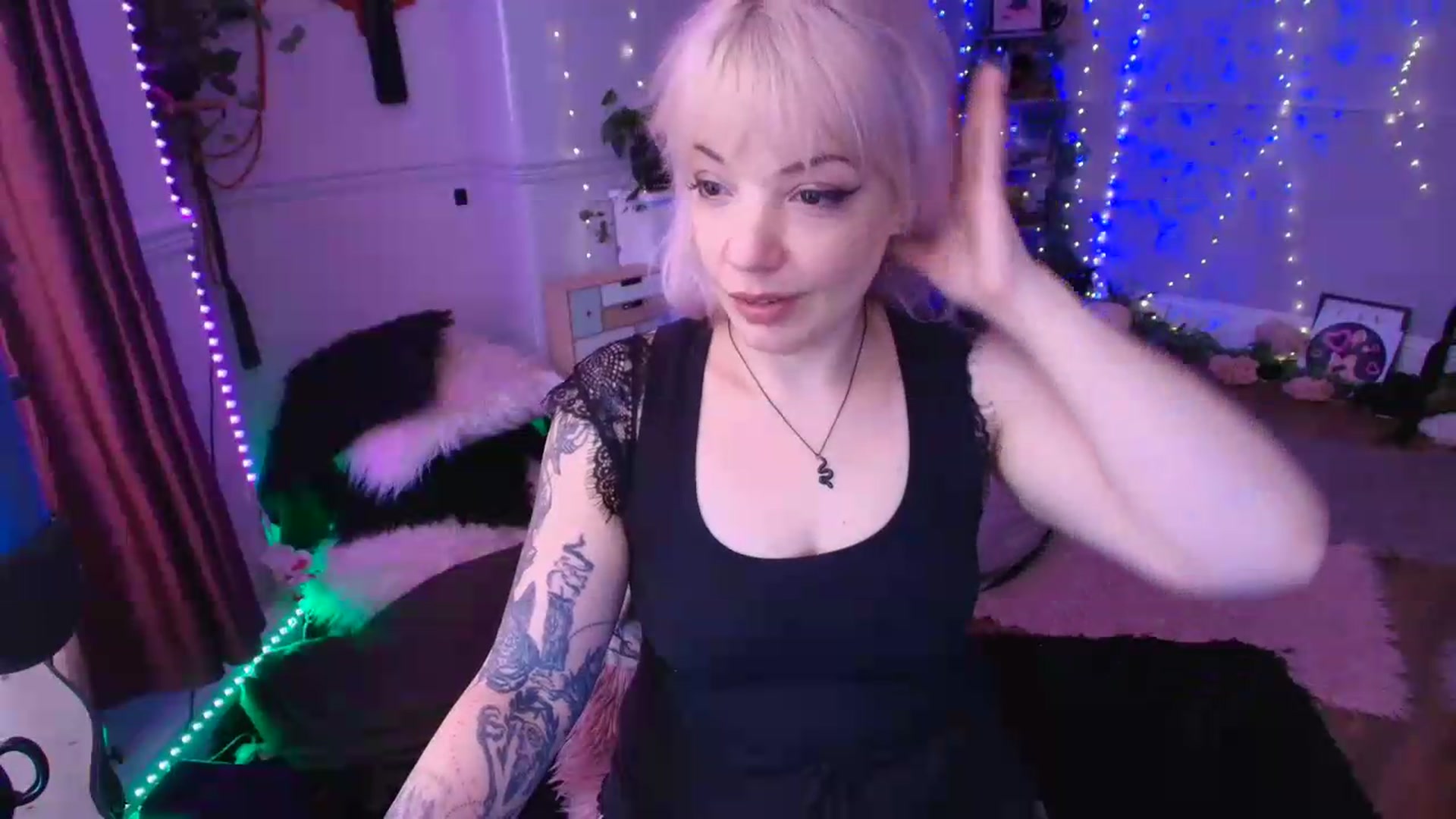 Gallery image thumbnail from LunaWolfie's myfreecams stream on, 06/29/2026, 16:17 image 9 of 20
