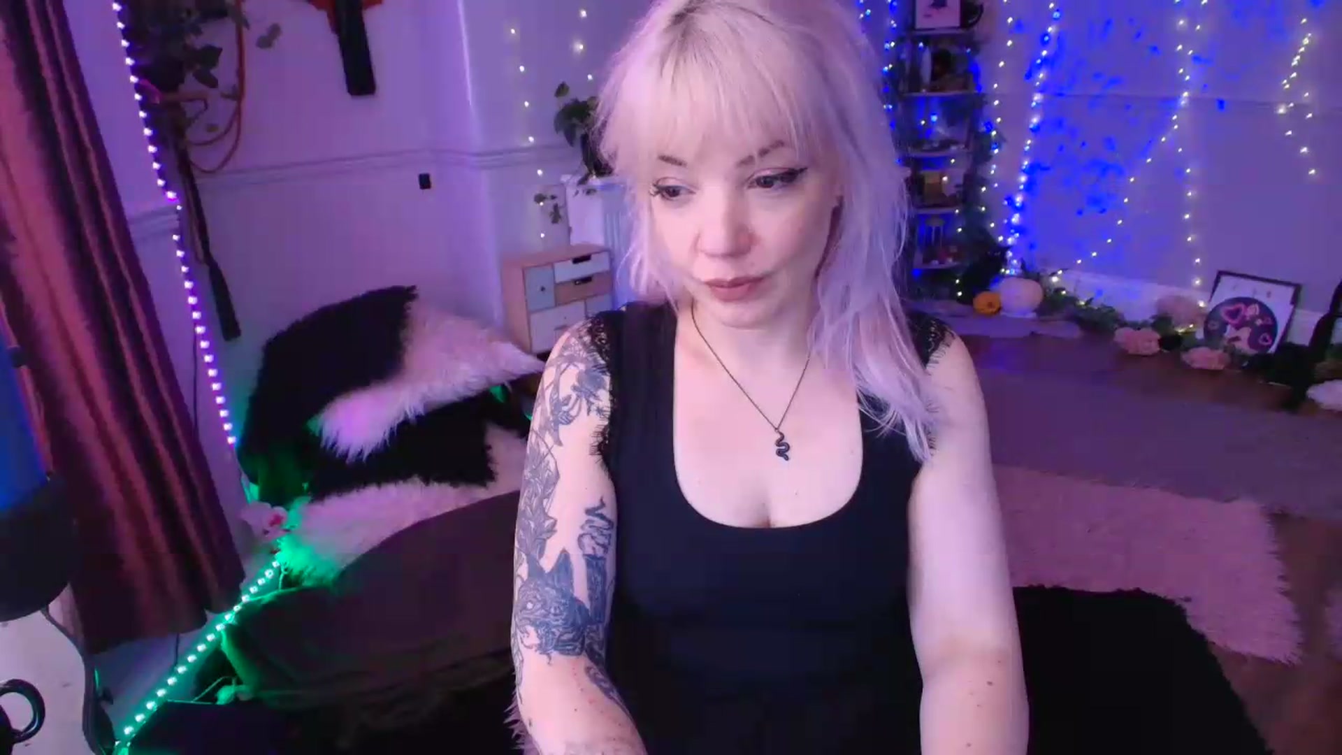 Gallery image thumbnail from LunaWolfie's myfreecams stream on, 06/29/2026, 16:17 image 8 of 20