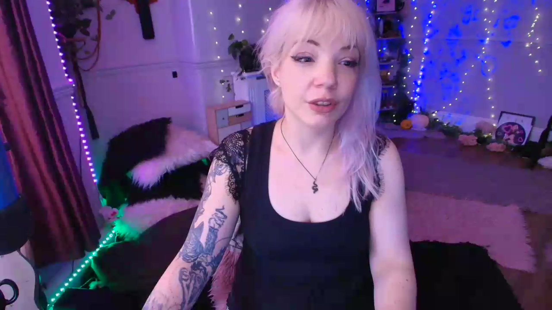 Gallery image thumbnail from LunaWolfie's myfreecams stream on, 06/29/2026, 16:17 image 12 of 20
