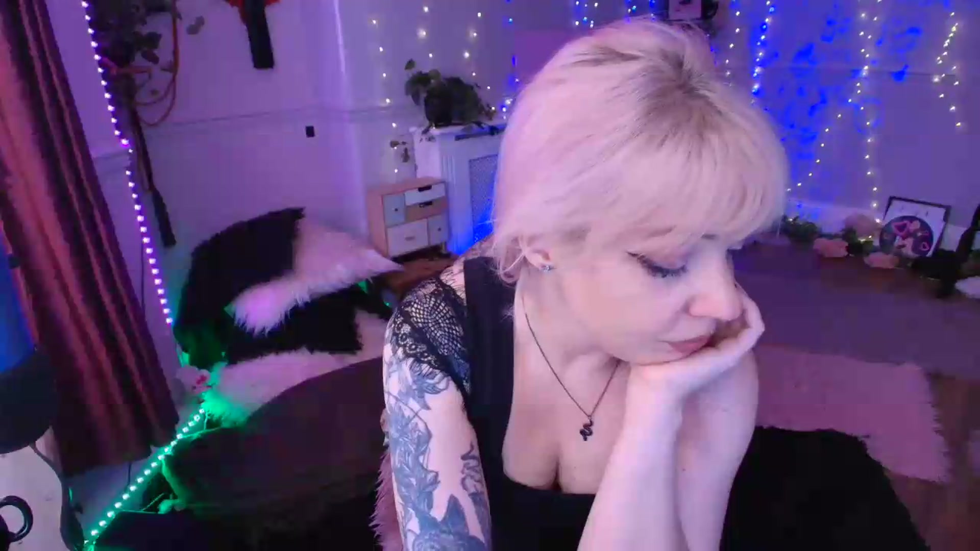 Gallery image thumbnail from LunaWolfie's myfreecams stream on, 06/29/2026, 16:17 image 13 of 20