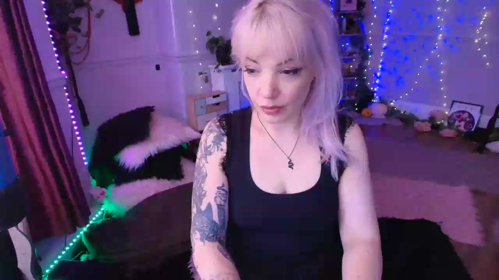 Gallery image thumbnail from LunaWolfie's myfreecams stream on, 06/29/2026, 16:17 image 1 of 20