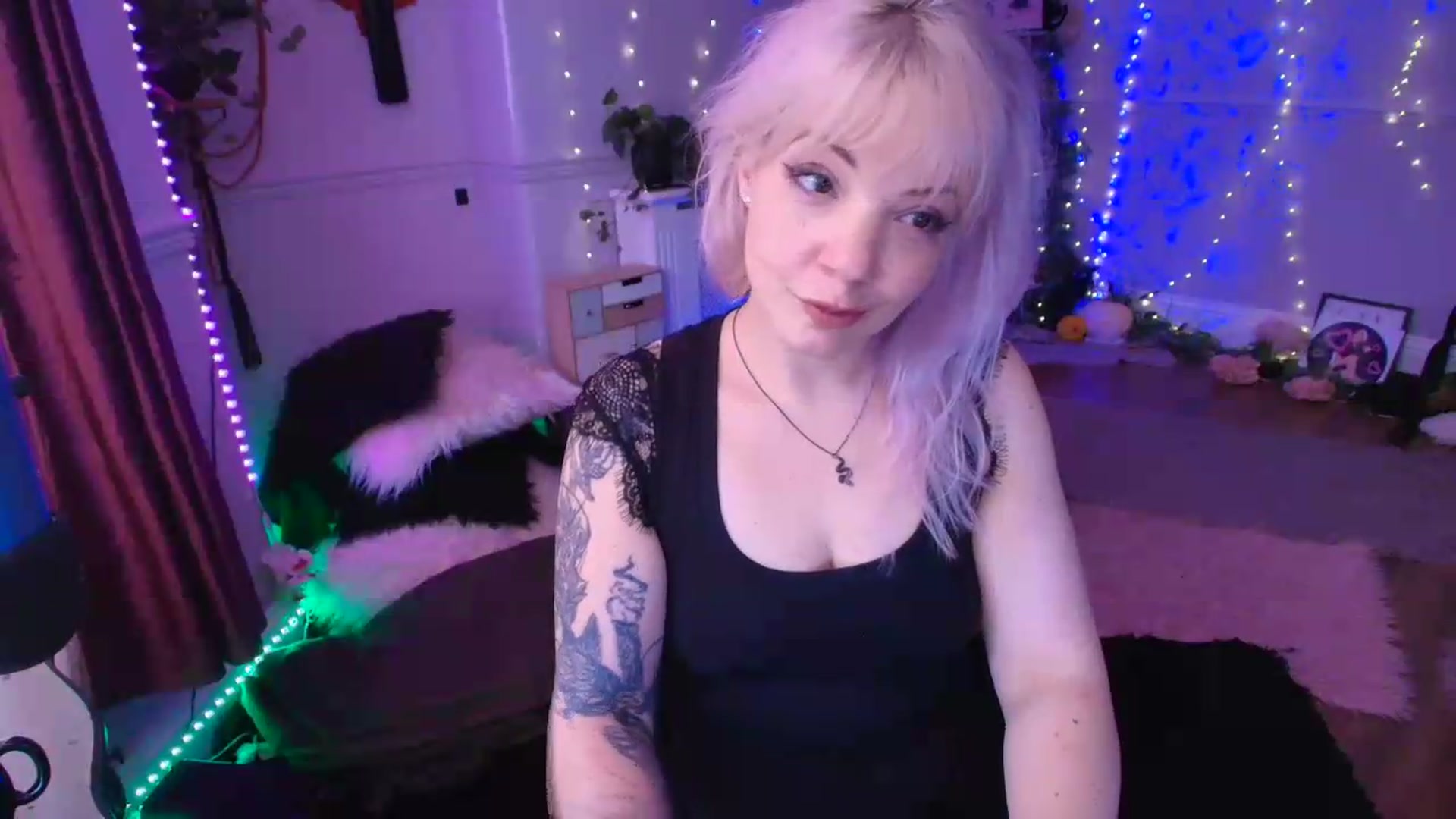 Gallery image thumbnail from LunaWolfie's myfreecams stream on, 06/29/2026, 16:17 image 20 of 20