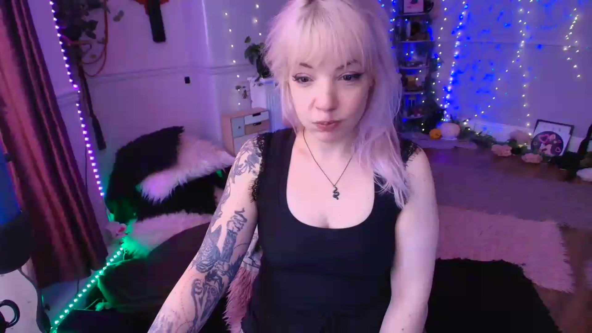 Gallery image thumbnail from LunaWolfie's myfreecams stream on, 06/29/2026, 16:17 image 7 of 20