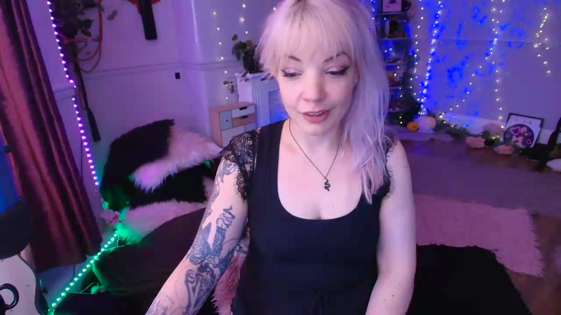 Gallery image thumbnail from LunaWolfie's myfreecams stream on, 06/29/2026, 16:17 image 11 of 20