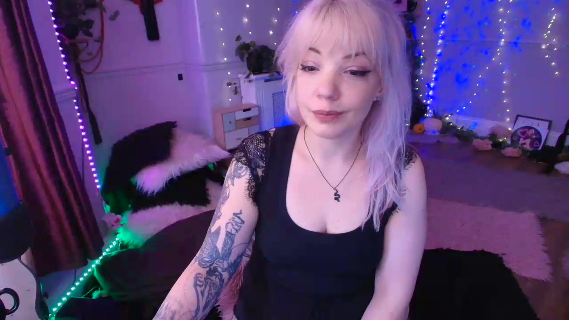 Gallery image thumbnail from LunaWolfie's myfreecams stream on, 06/29/2026, 16:17 image 15 of 20