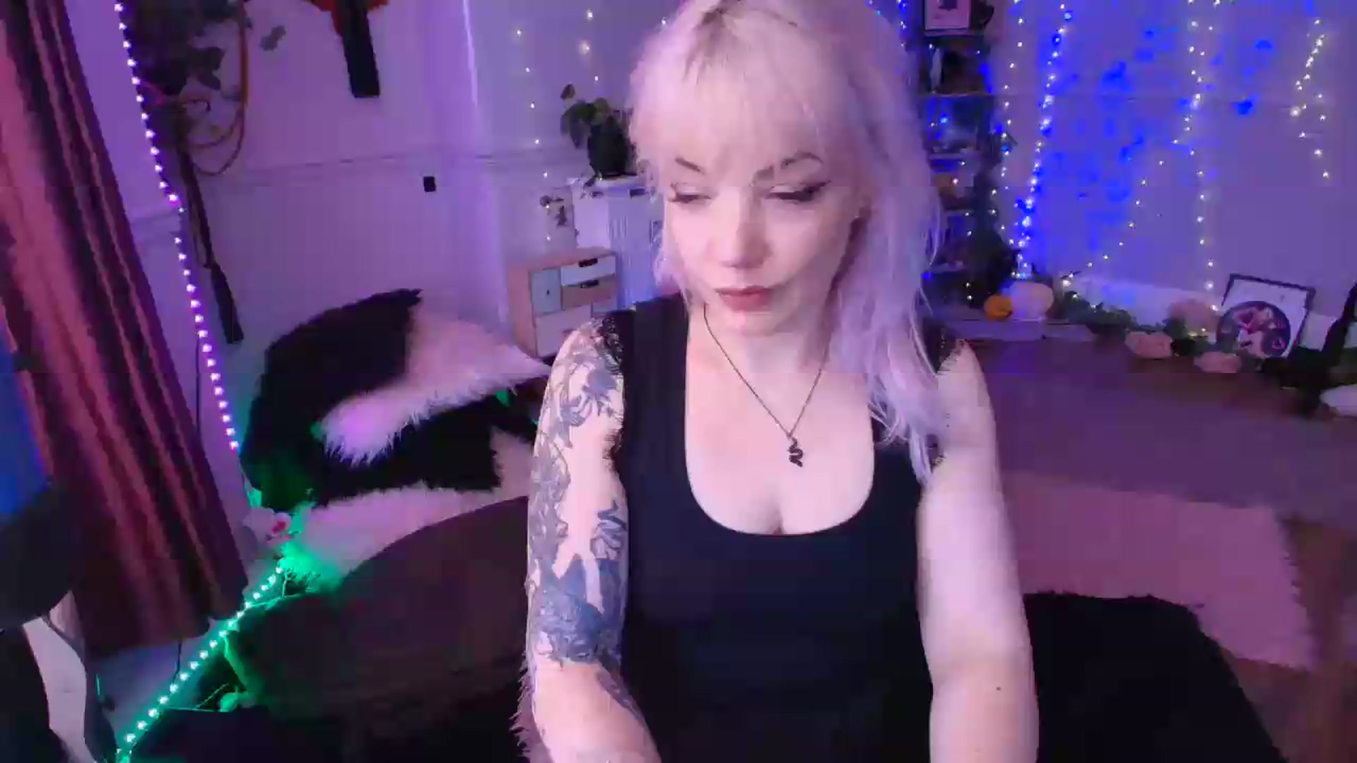 Gallery image thumbnail from LunaWolfie's myfreecams stream on, 06/29/2026, 16:17 image 4 of 20