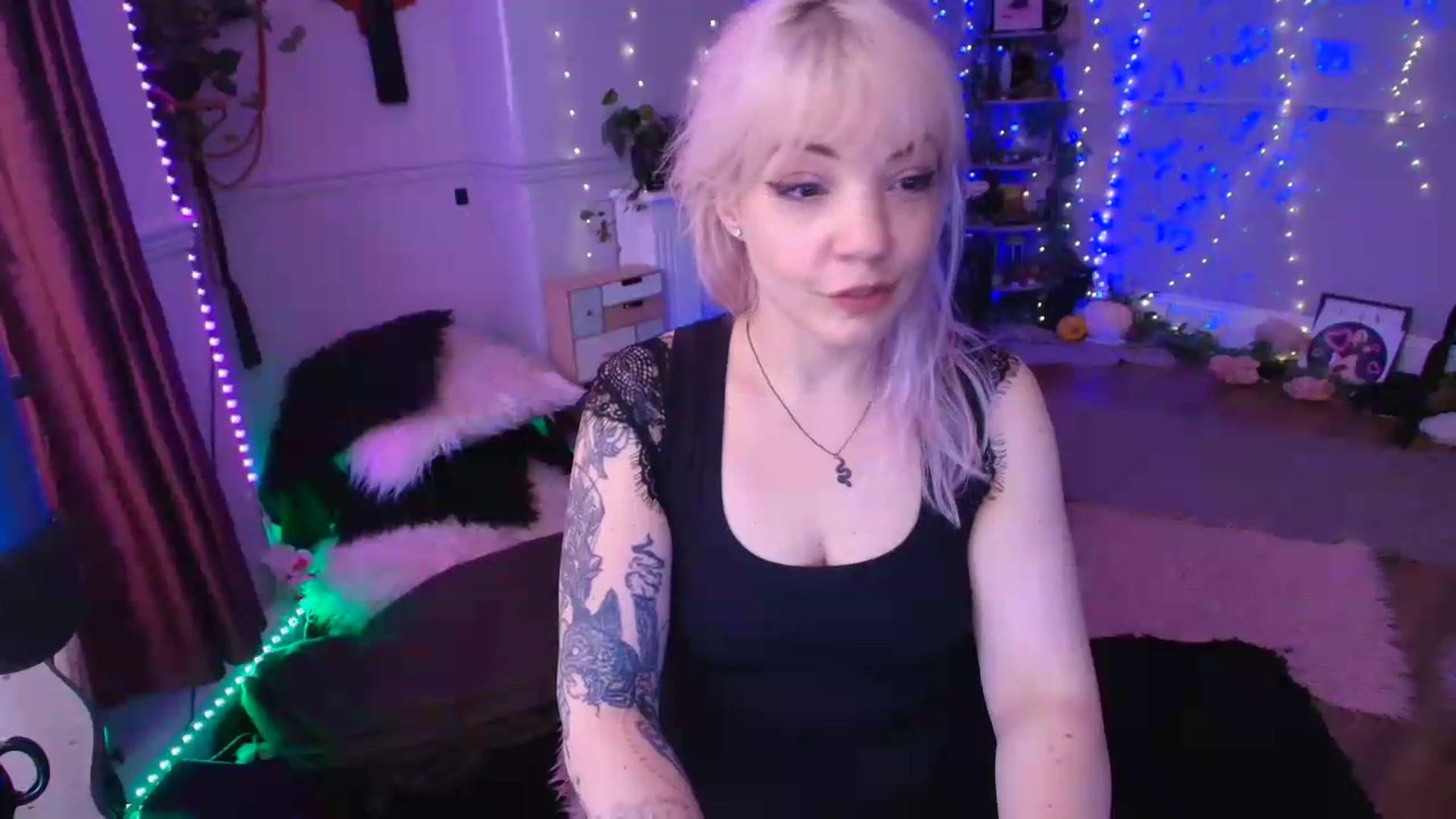 Gallery image thumbnail from LunaWolfie's myfreecams stream on, 06/29/2026, 16:17 image 18 of 20