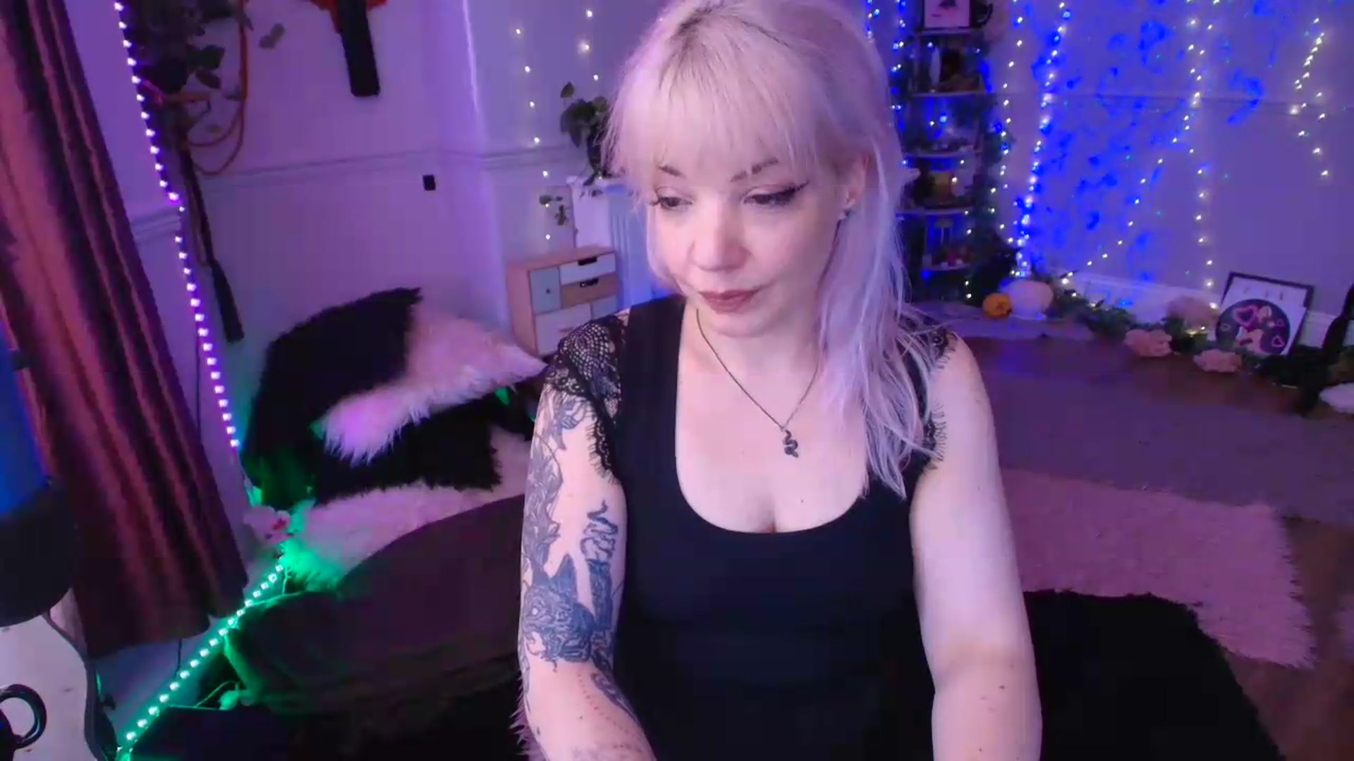 Gallery image thumbnail from LunaWolfie's myfreecams stream on, 06/29/2026, 16:17 image 19 of 20