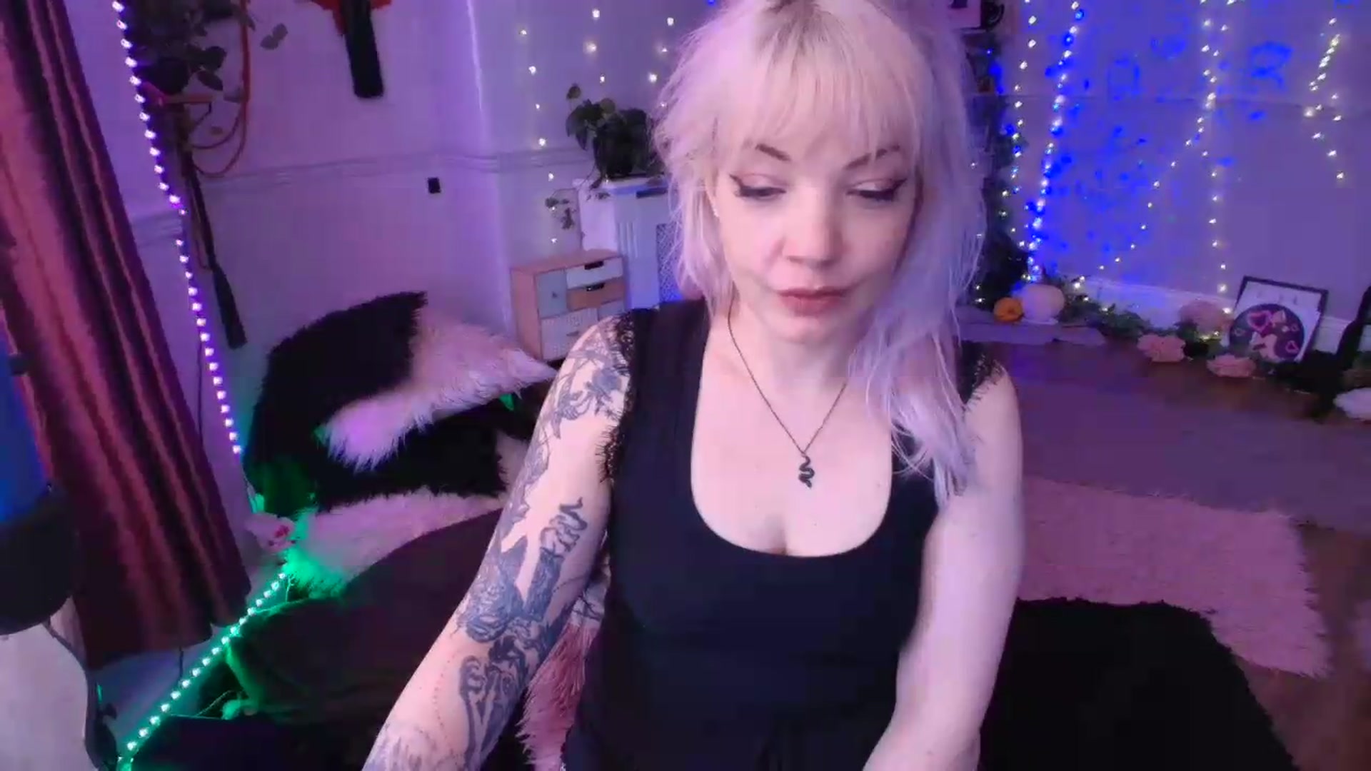 Gallery image thumbnail from LunaWolfie's myfreecams stream on, 06/29/2026, 16:17 image 6 of 20