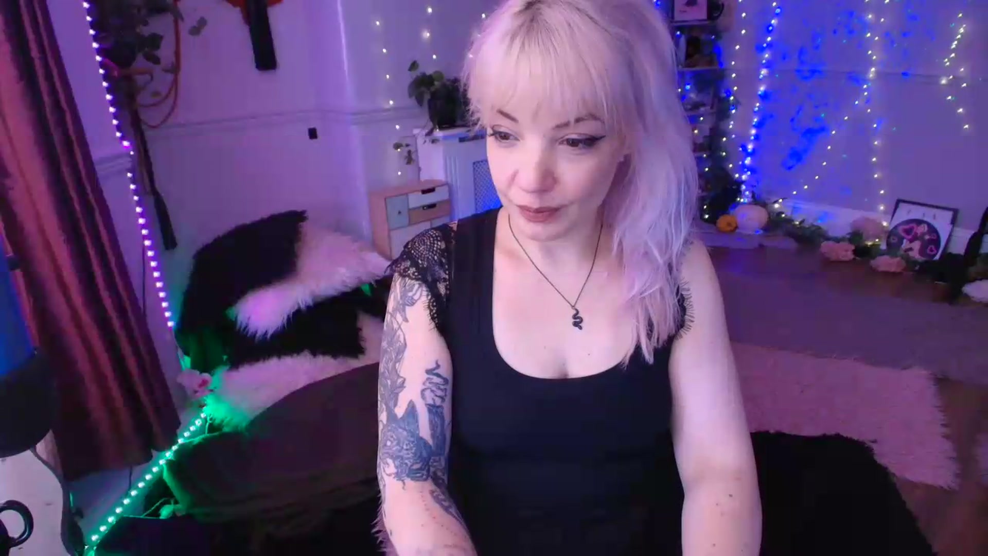 Gallery image thumbnail from LunaWolfie's myfreecams stream on, 06/29/2026, 16:17 image 10 of 20