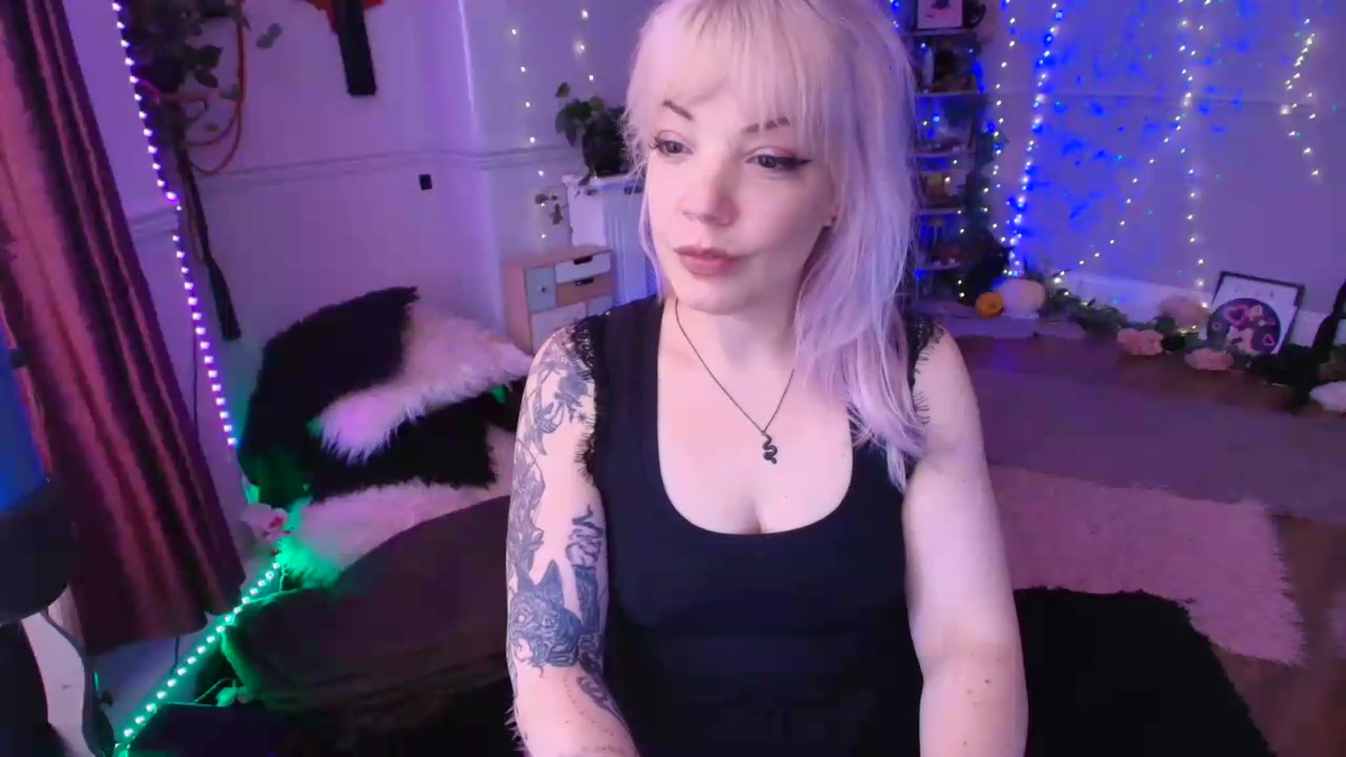 Gallery image thumbnail from LunaWolfie's myfreecams stream on, 06/29/2026, 16:17 image 2 of 20