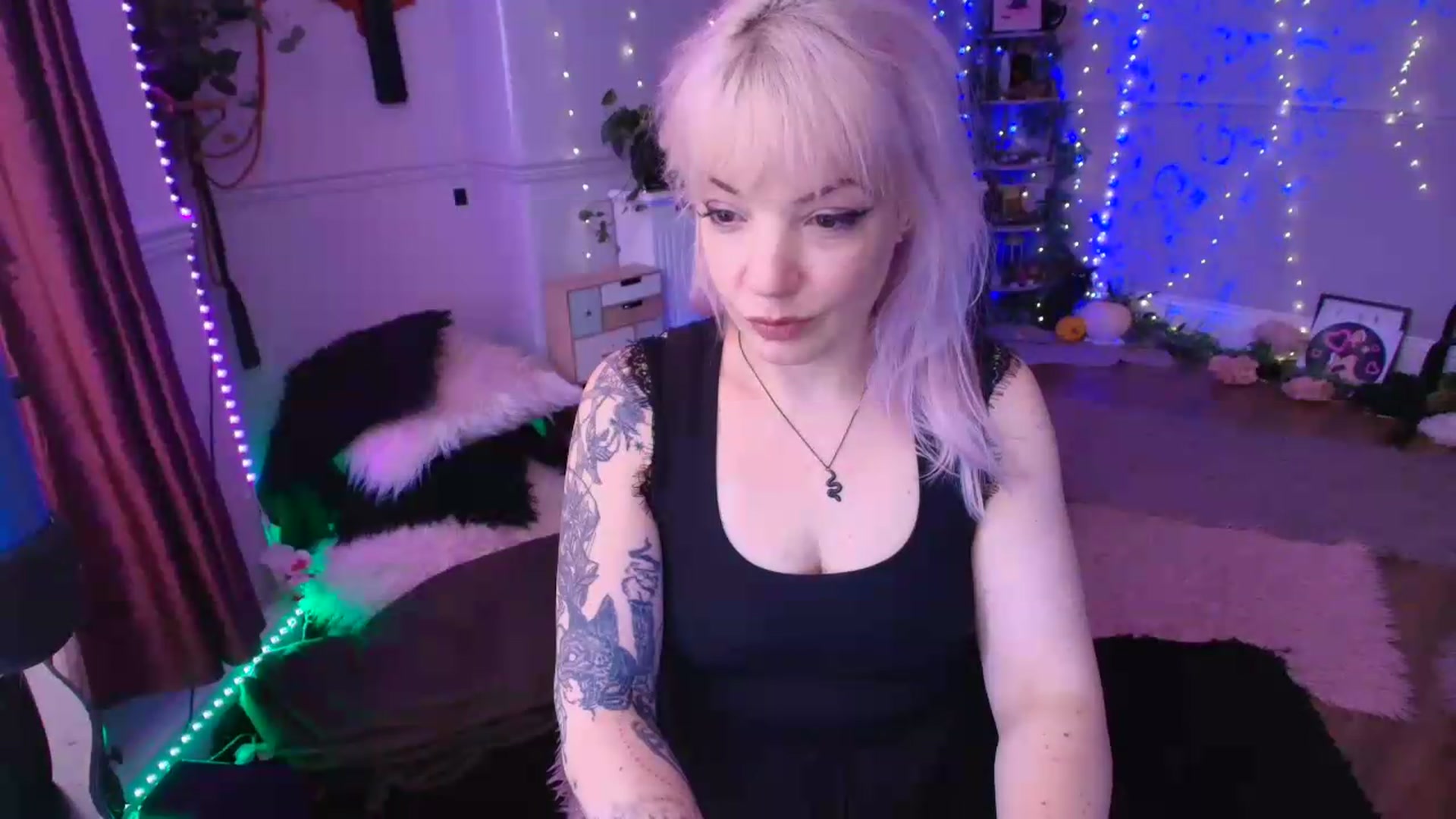 Gallery image thumbnail from LunaWolfie's myfreecams stream on, 06/29/2026, 16:17 image 5 of 20