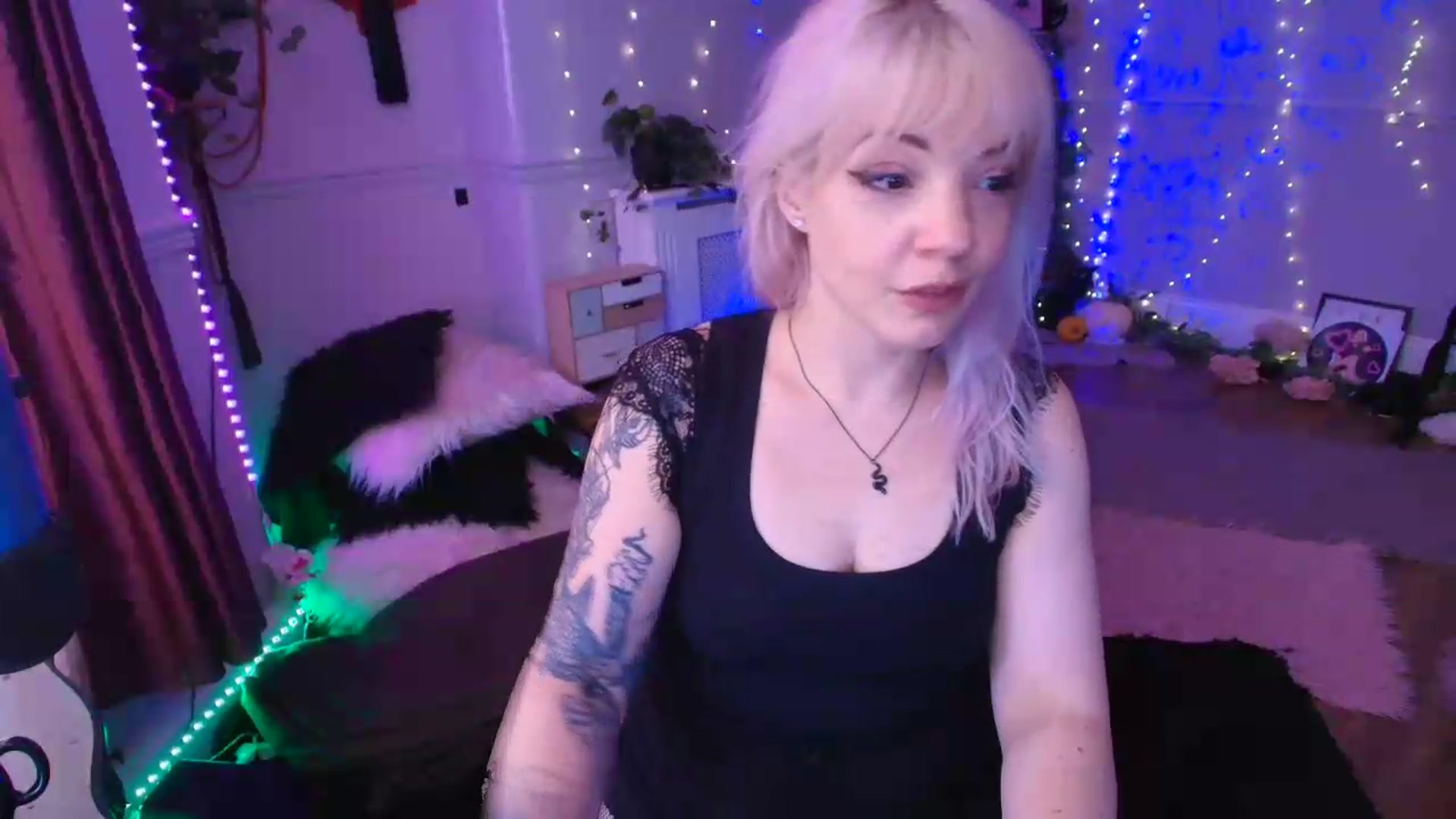 Gallery image thumbnail from LunaWolfie's myfreecams stream on, 06/29/2026, 16:17 image 17 of 20