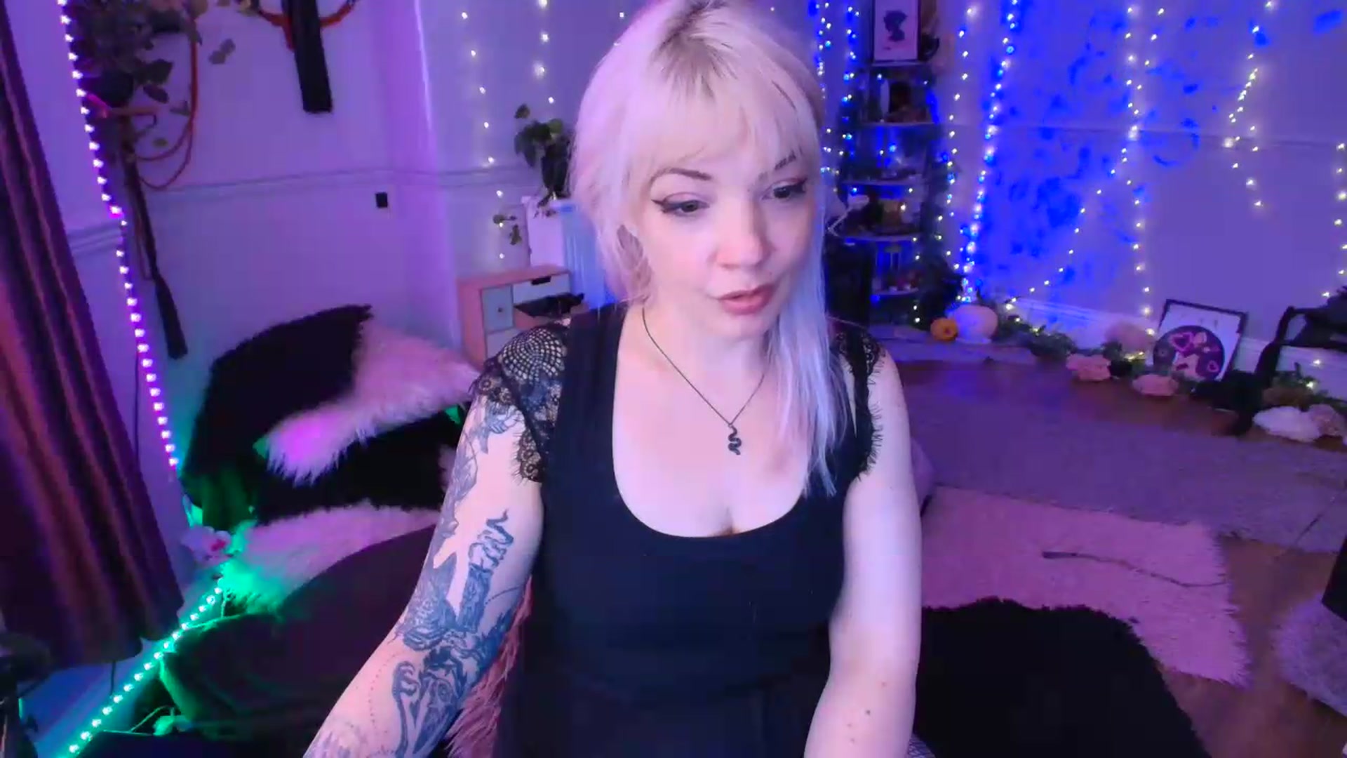 Gallery image thumbnail from LunaWolfie's myfreecams stream on, 06/29/2026, 18:00 image 20 of 20
