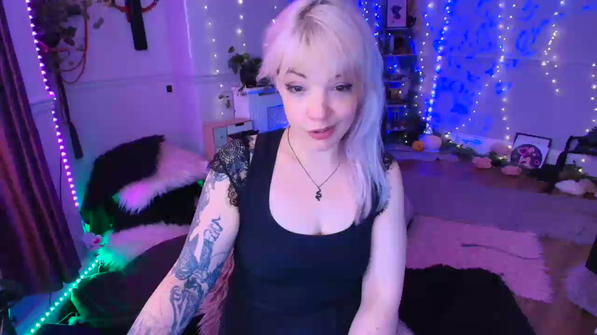 Gallery image thumbnail from LunaWolfie's myfreecams stream on, 06/29/2026, 18:00 image 17 of 20