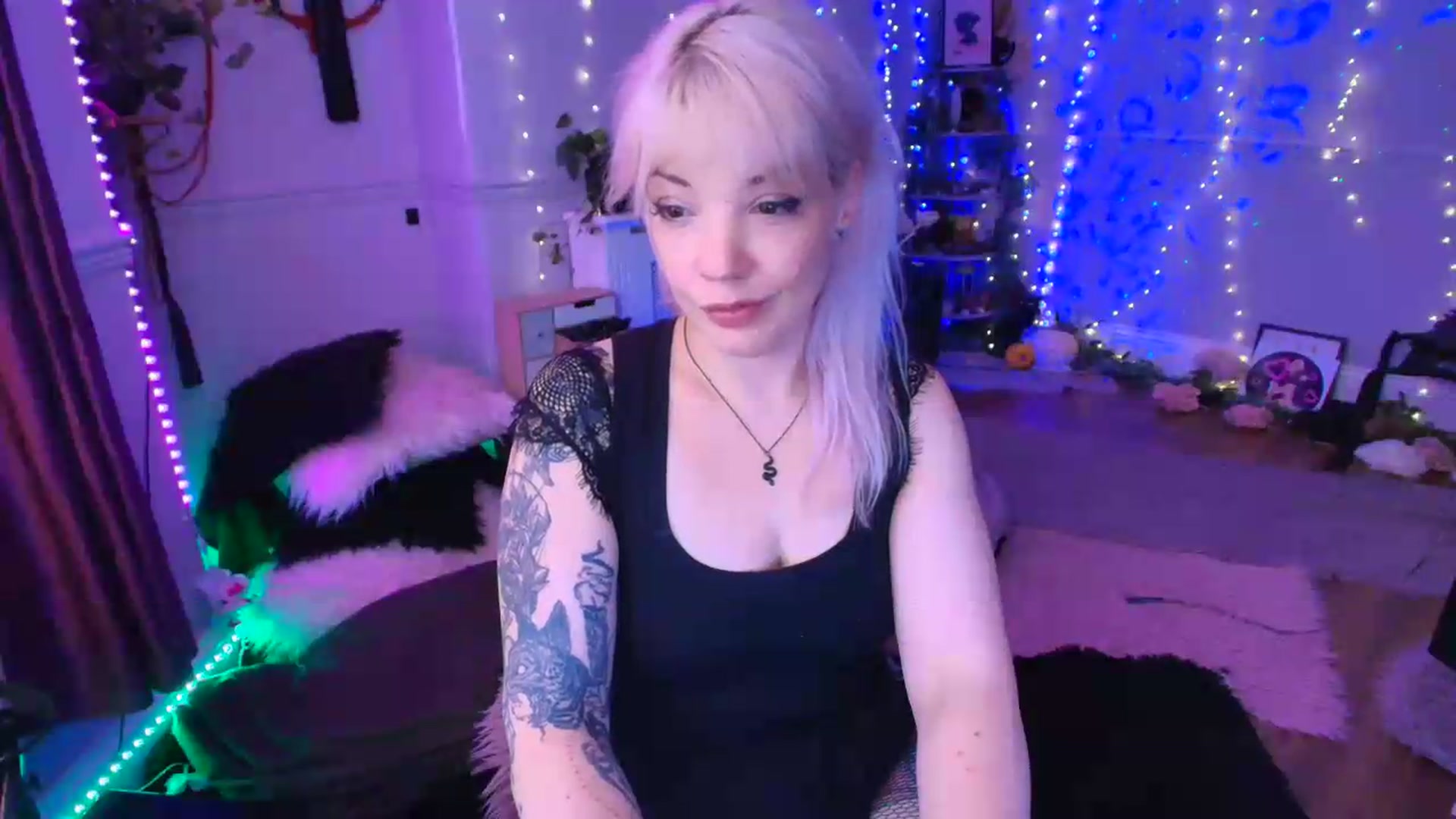 Gallery image thumbnail from LunaWolfie's myfreecams stream on, 06/29/2026, 18:00 image 18 of 20