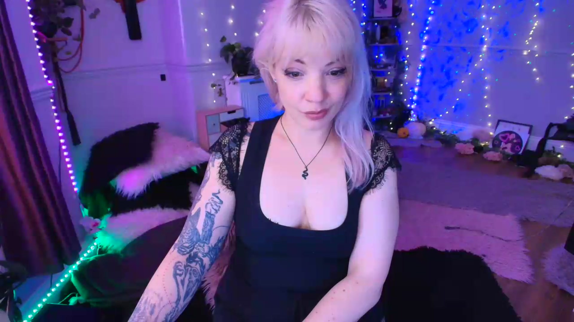 Gallery image thumbnail from LunaWolfie's myfreecams stream on, 06/29/2026, 18:00 image 14 of 20