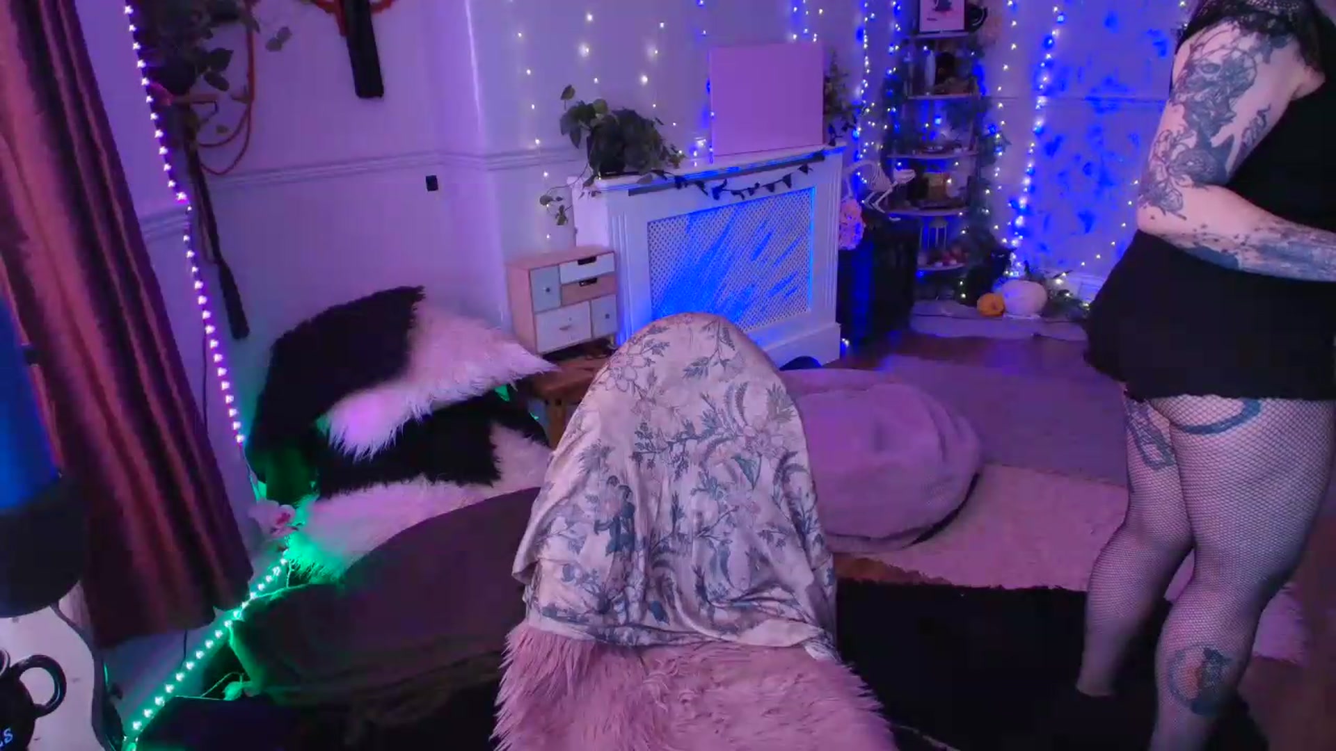 Gallery image thumbnail from LunaWolfie's myfreecams stream on, 06/29/2026, 18:00 image 5 of 20