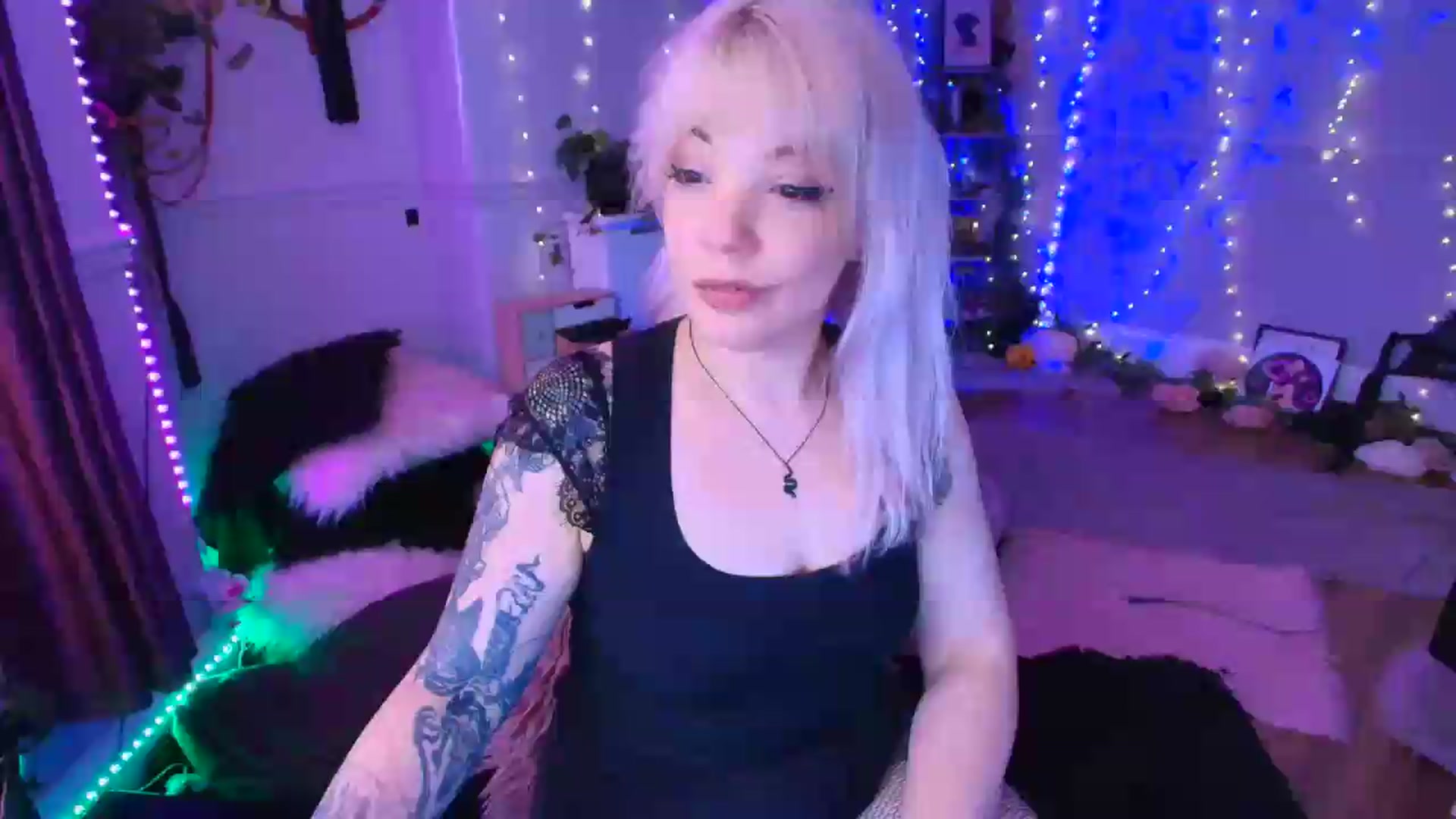 Gallery image thumbnail from LunaWolfie's myfreecams stream on, 06/29/2026, 18:00 image 16 of 20