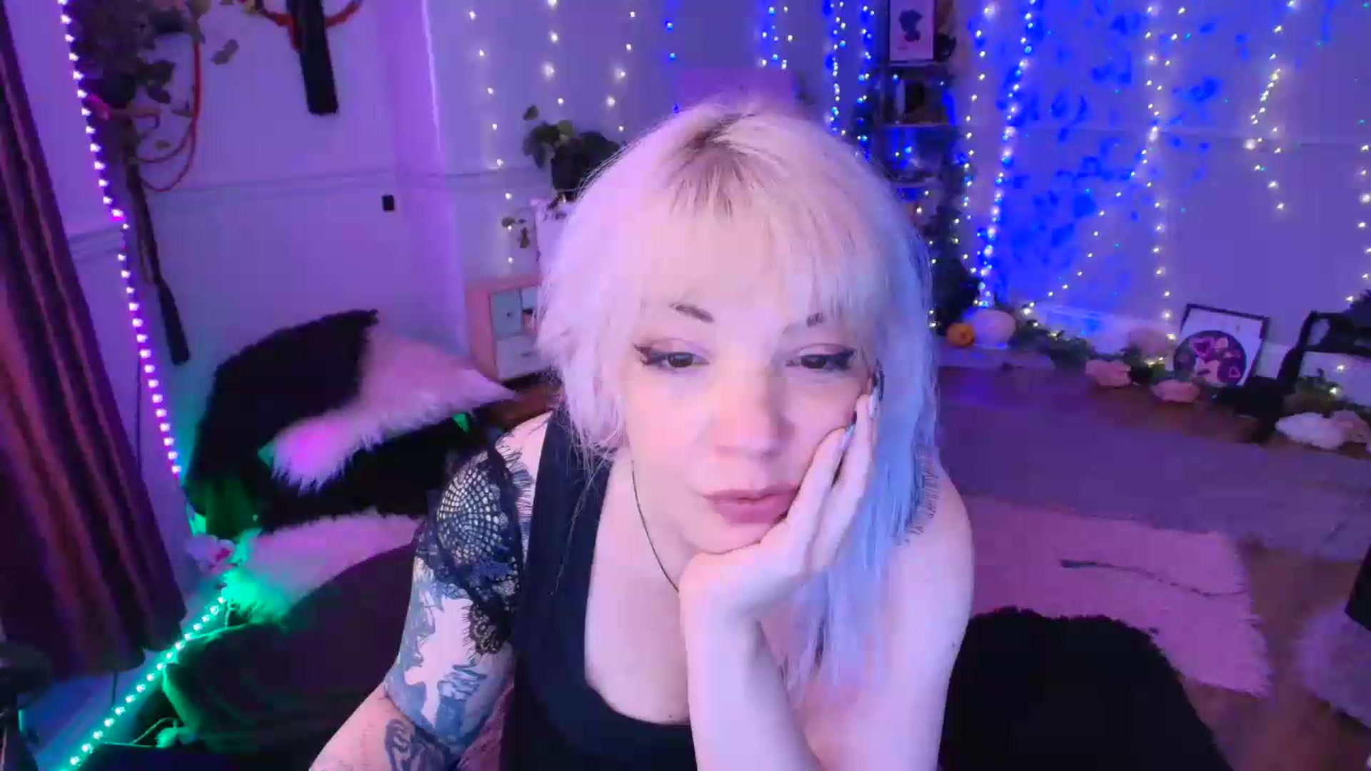 Gallery image thumbnail from LunaWolfie's myfreecams stream on, 06/29/2026, 18:00 image 19 of 20