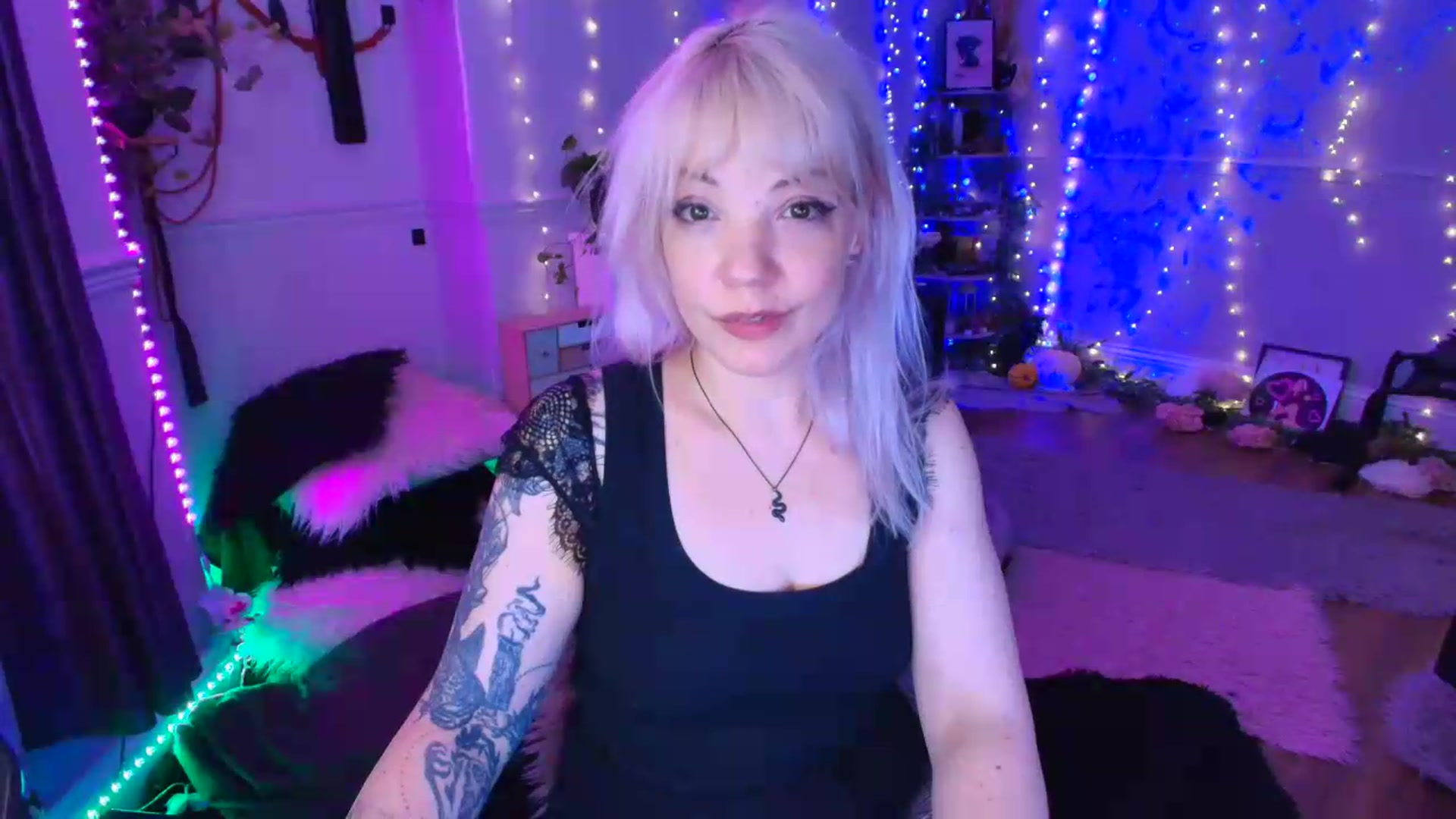 Gallery image thumbnail from LunaWolfie's myfreecams stream on, 06/29/2026, 20:11 image 13 of 20