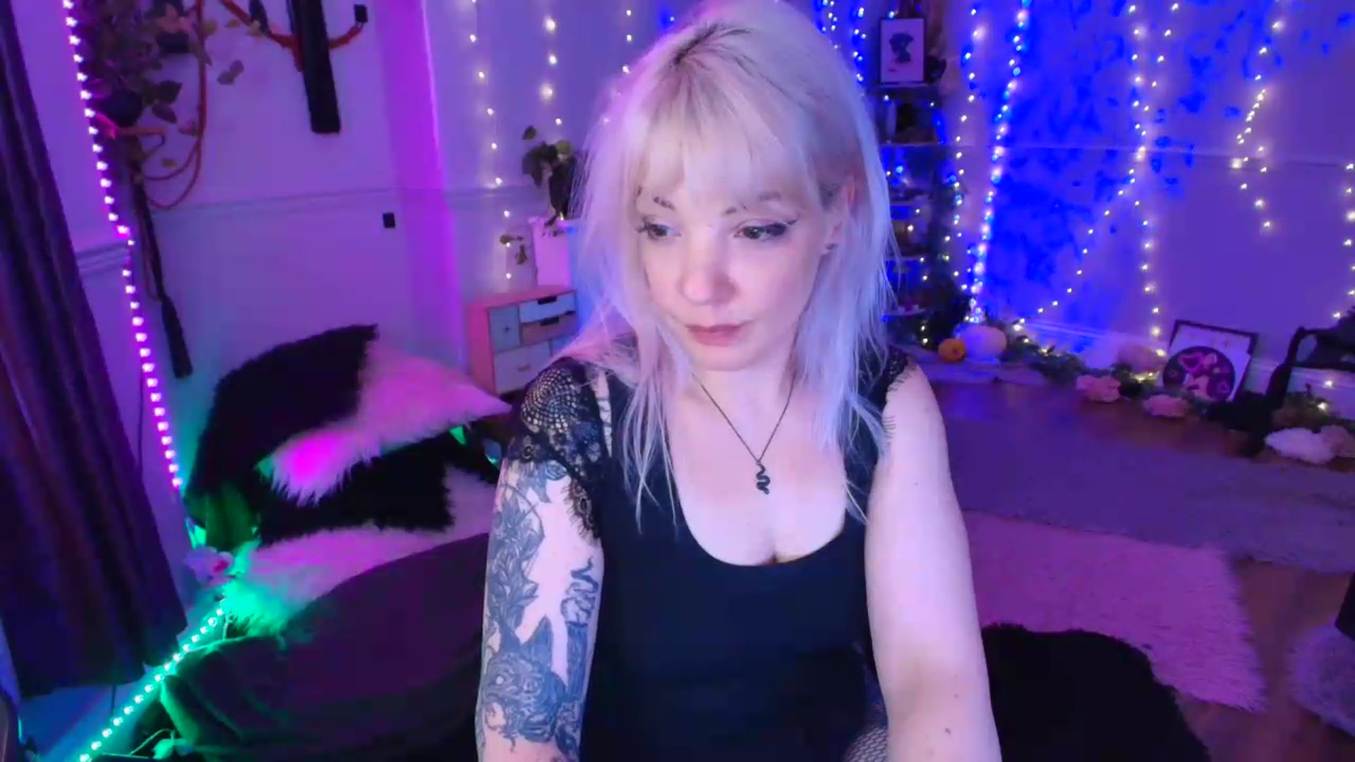 Gallery image thumbnail from LunaWolfie's myfreecams stream on, 06/29/2026, 20:11 image 5 of 20
