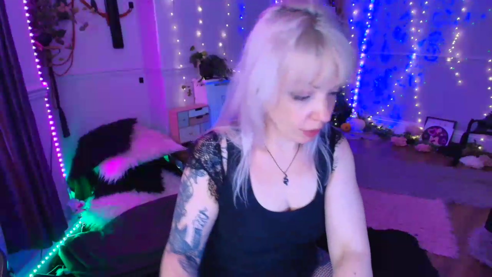 Gallery image thumbnail from LunaWolfie's myfreecams stream on, 06/29/2026, 20:11 image 4 of 20