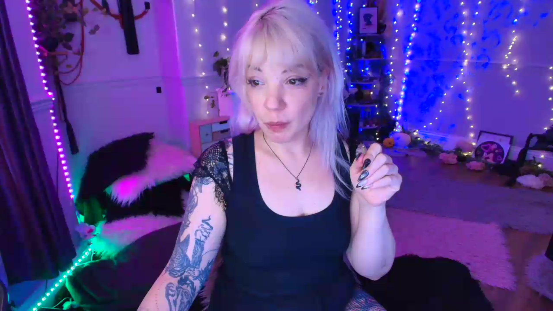 Gallery image thumbnail from LunaWolfie's myfreecams stream on, 06/29/2026, 20:11 image 9 of 20
