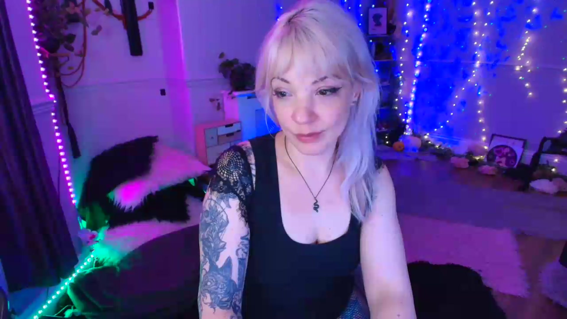 Gallery image thumbnail from LunaWolfie's myfreecams stream on, 06/29/2026, 20:11 image 16 of 20