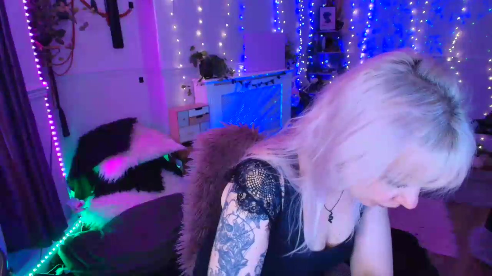 Gallery image thumbnail from LunaWolfie's myfreecams stream on, 06/29/2026, 20:11 image 3 of 20