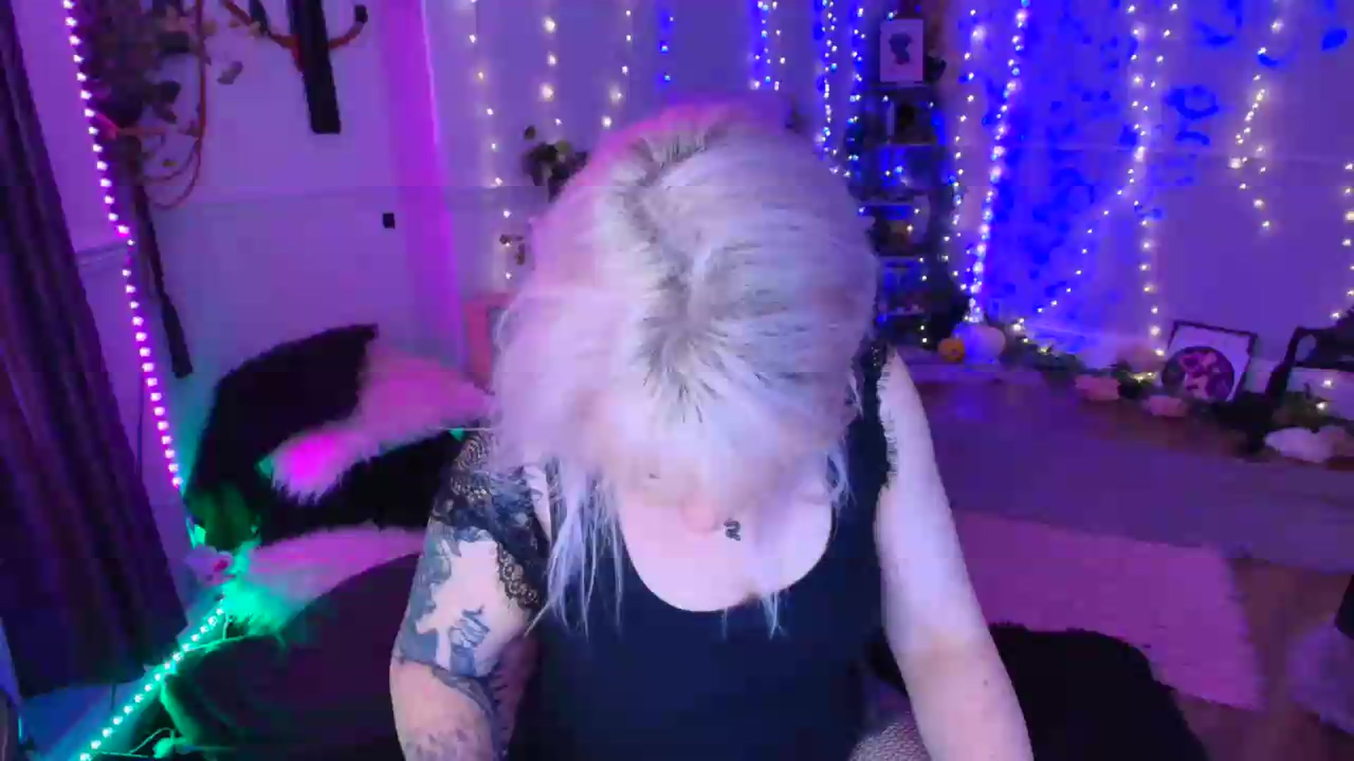 Gallery image thumbnail from LunaWolfie's myfreecams stream on, 06/29/2026, 20:11 image 1 of 20