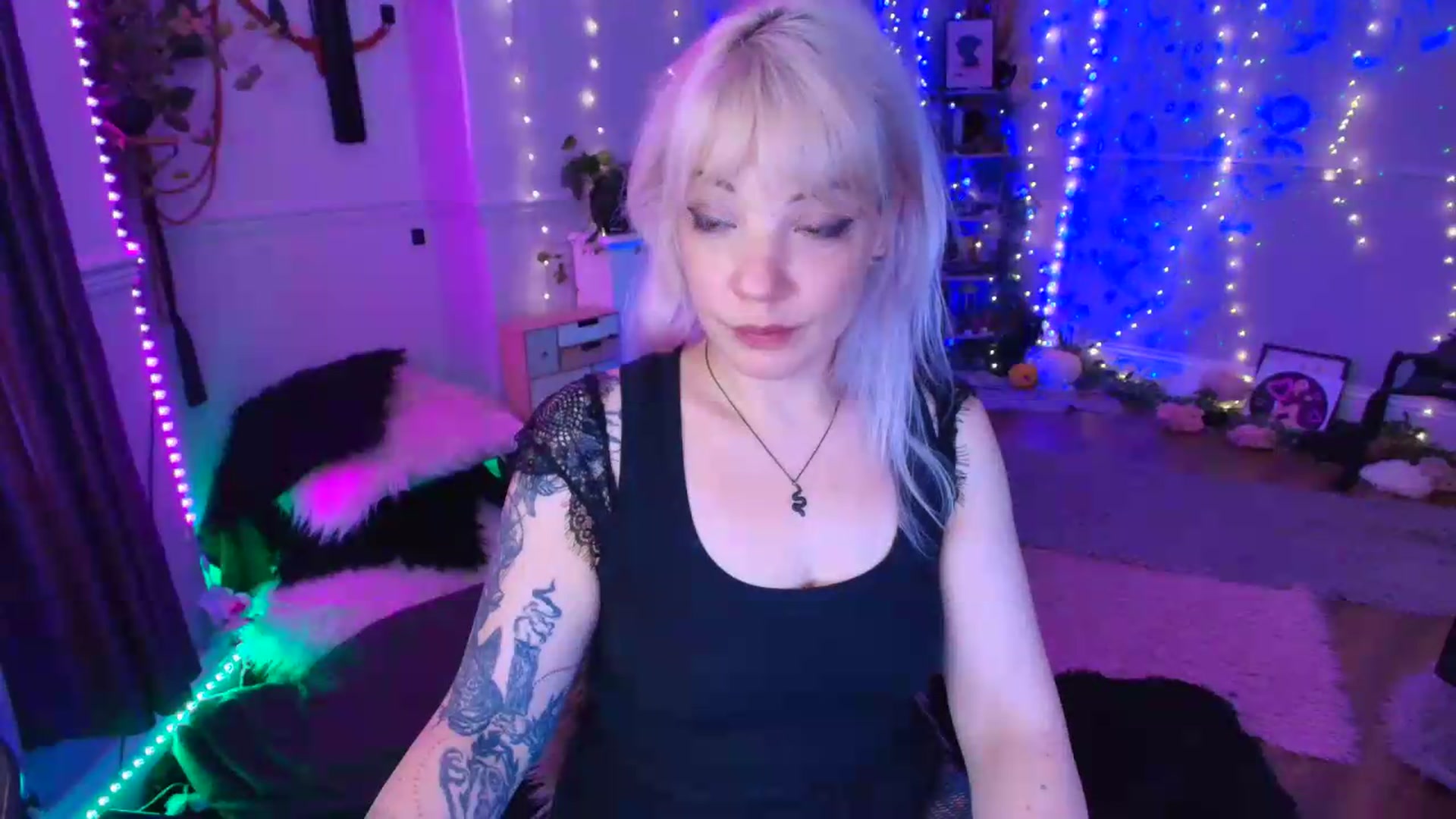 Gallery image thumbnail from LunaWolfie's myfreecams stream on, 06/29/2026, 20:11 image 10 of 20