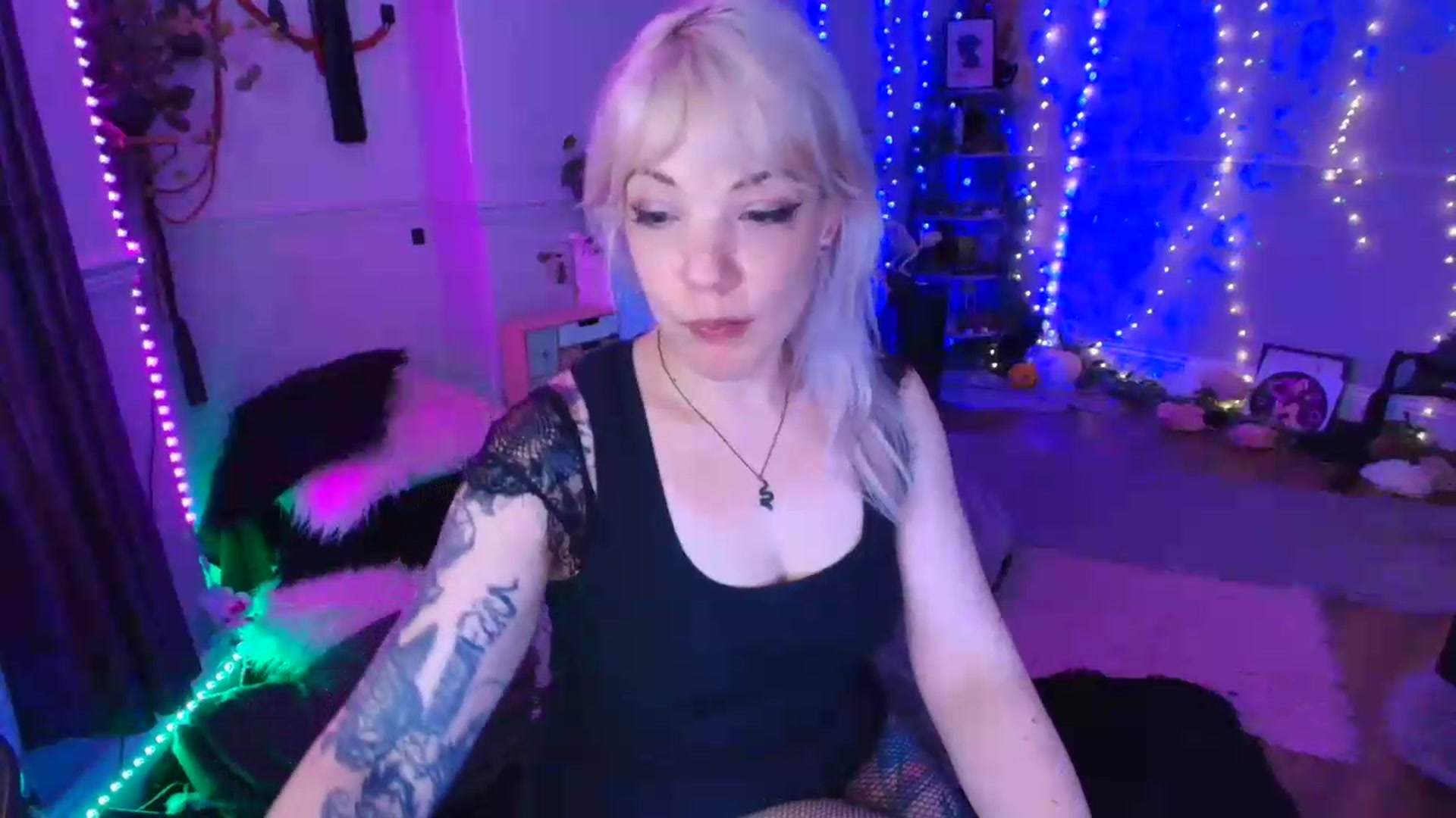 Gallery image thumbnail from LunaWolfie's myfreecams stream on, 06/29/2026, 20:11 image 15 of 20