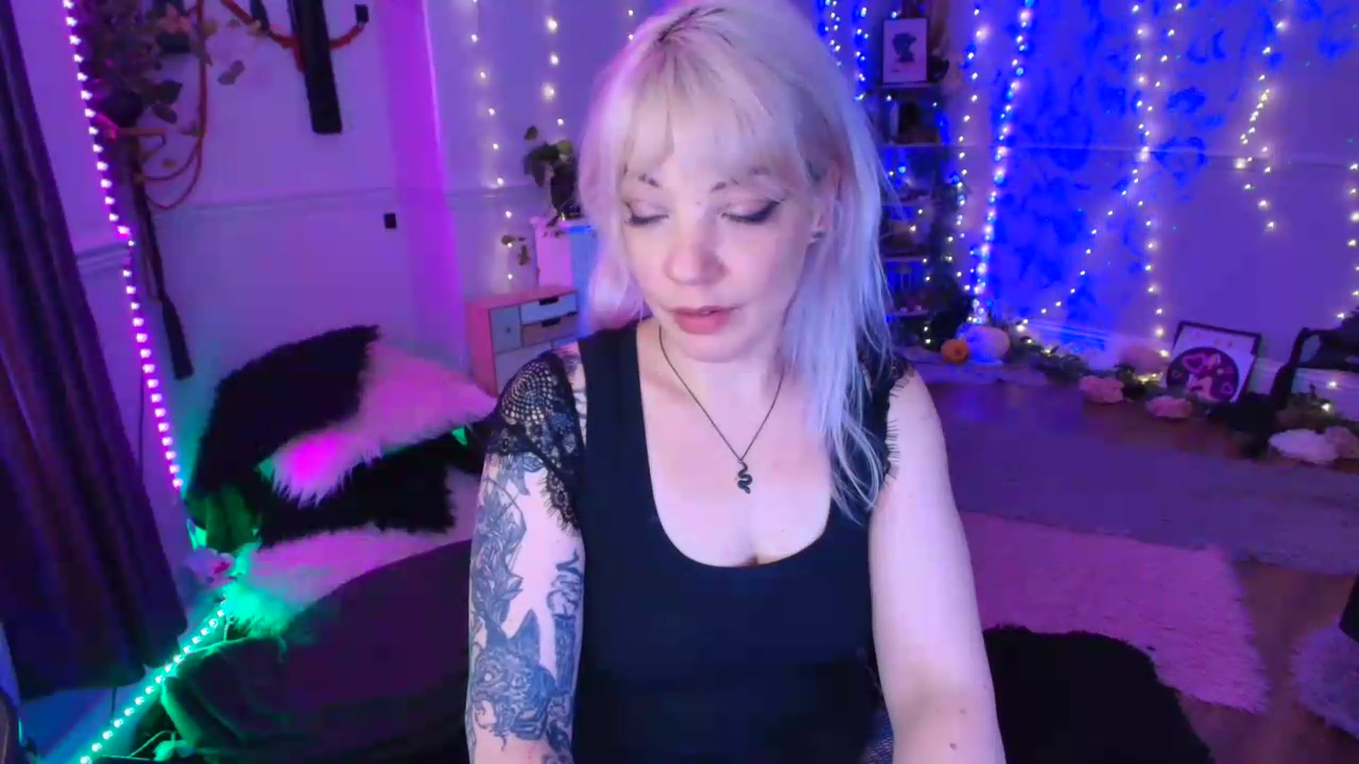 Gallery image thumbnail from LunaWolfie's myfreecams stream on, 06/29/2026, 20:11 image 8 of 20