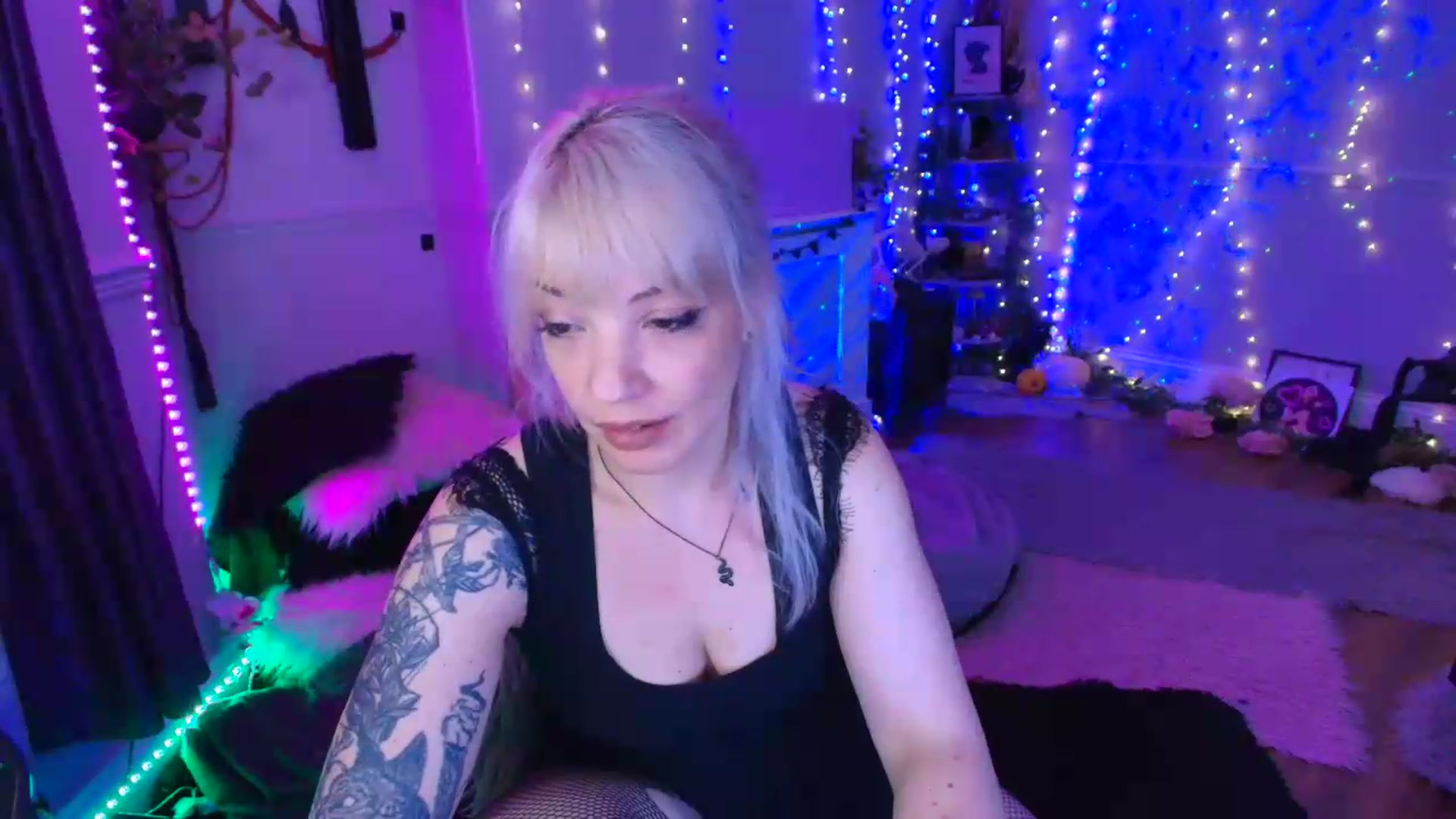 Gallery image thumbnail from LunaWolfie's myfreecams stream on, 06/29/2026, 21:35 image 17 of 20