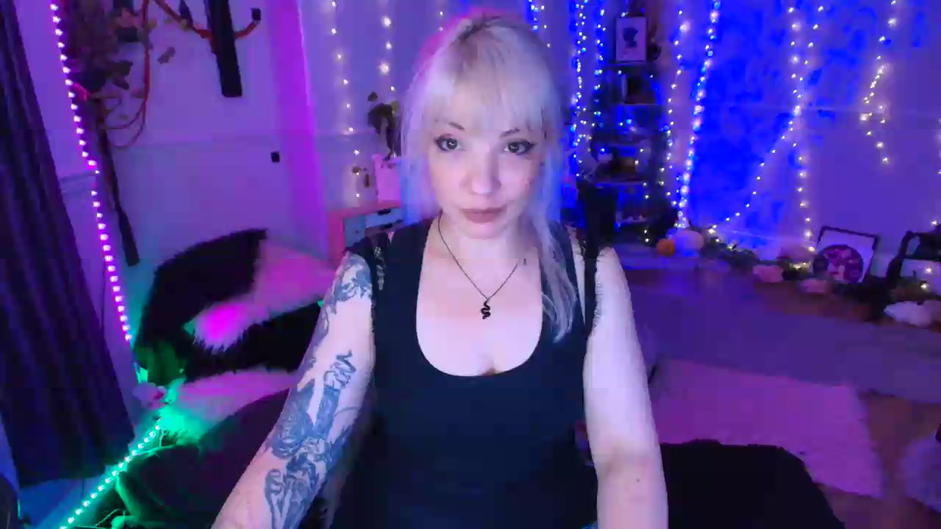 Gallery image thumbnail from LunaWolfie's myfreecams stream on, 06/29/2026, 21:35 image 13 of 20