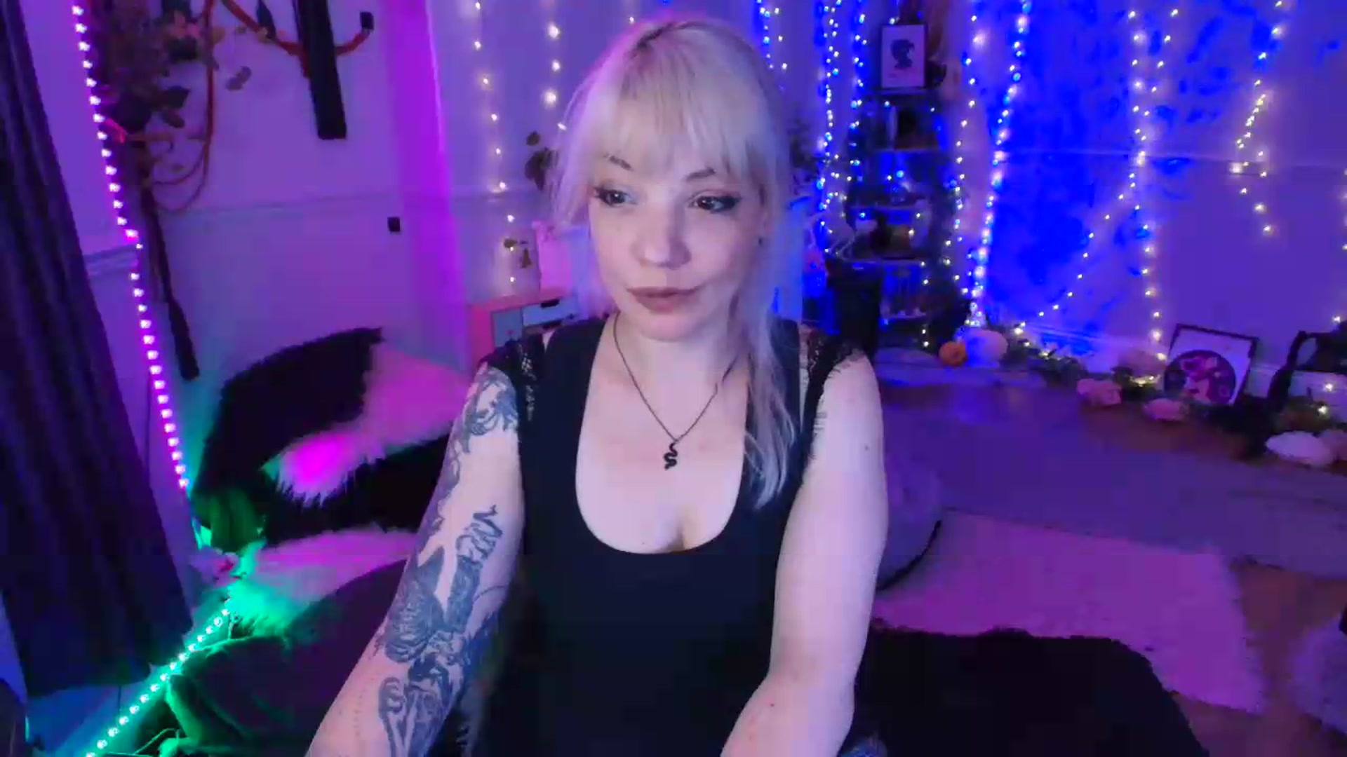 Gallery image thumbnail from LunaWolfie's myfreecams stream on, 06/29/2026, 21:35 image 10 of 20