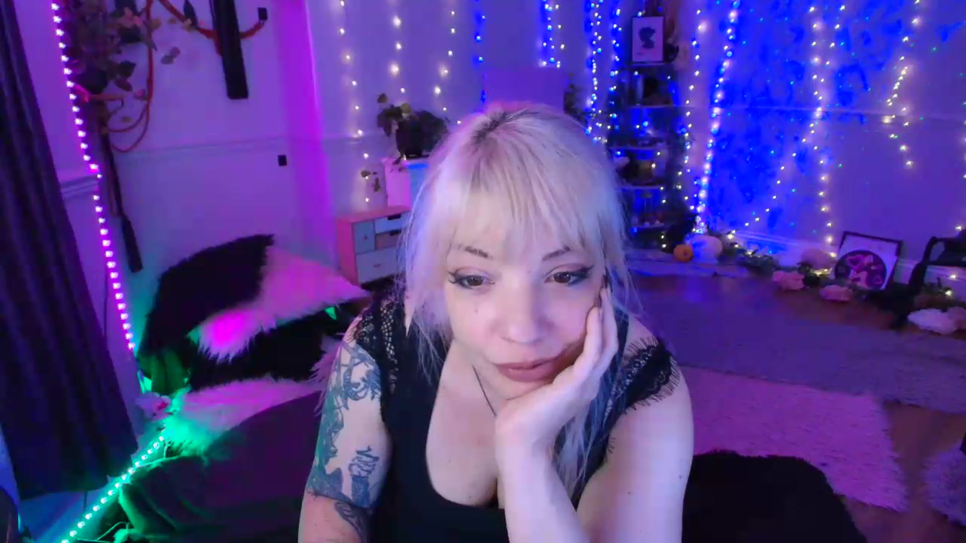 Gallery image thumbnail from LunaWolfie's myfreecams stream on, 06/29/2026, 21:35 image 5 of 20