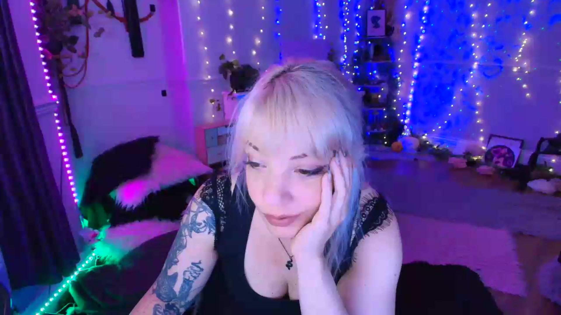 Gallery image thumbnail from LunaWolfie's myfreecams stream on, 06/29/2026, 21:35 image 2 of 20