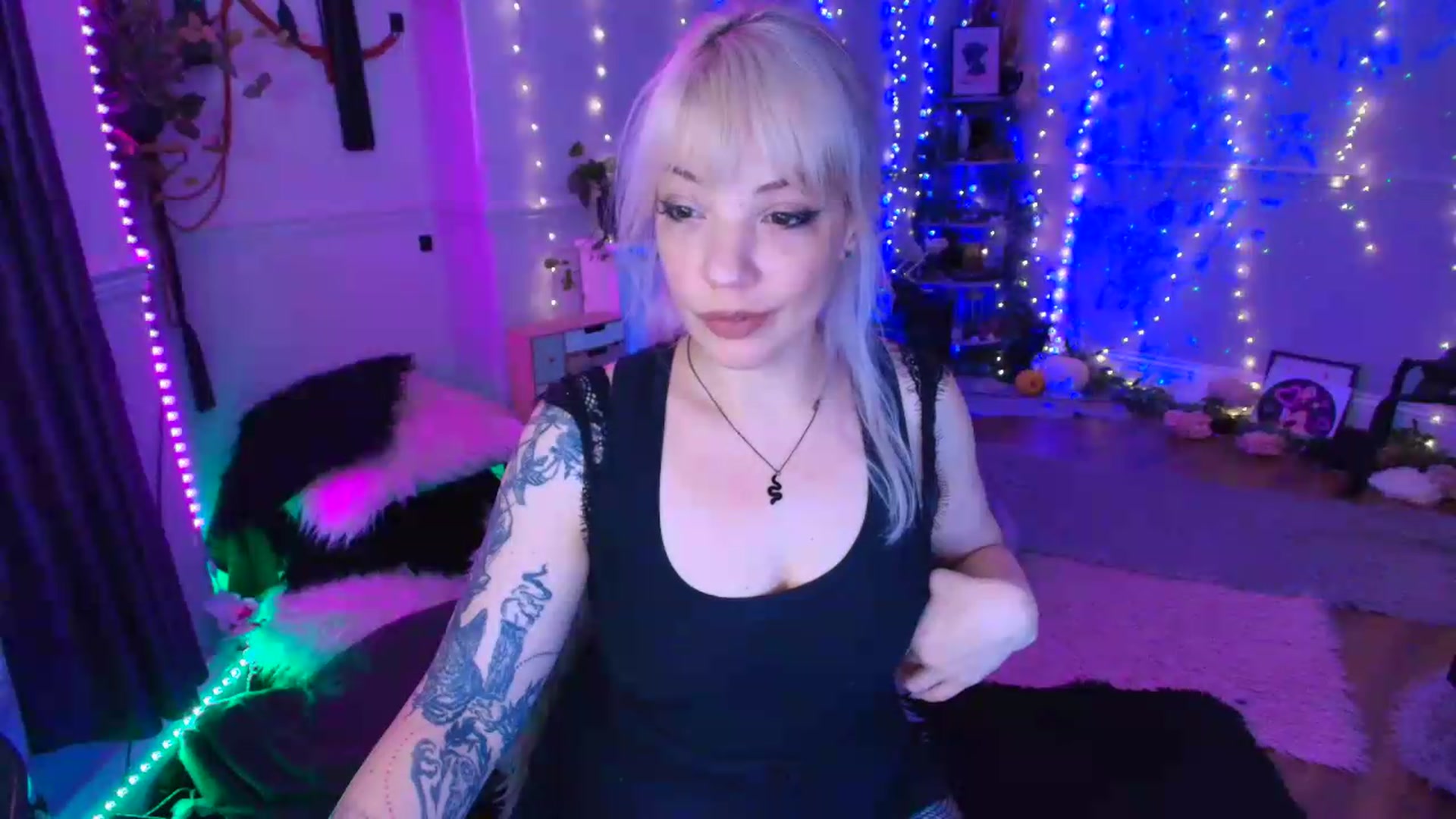 Gallery image thumbnail from LunaWolfie's myfreecams stream on, 06/29/2026, 21:35 image 8 of 20