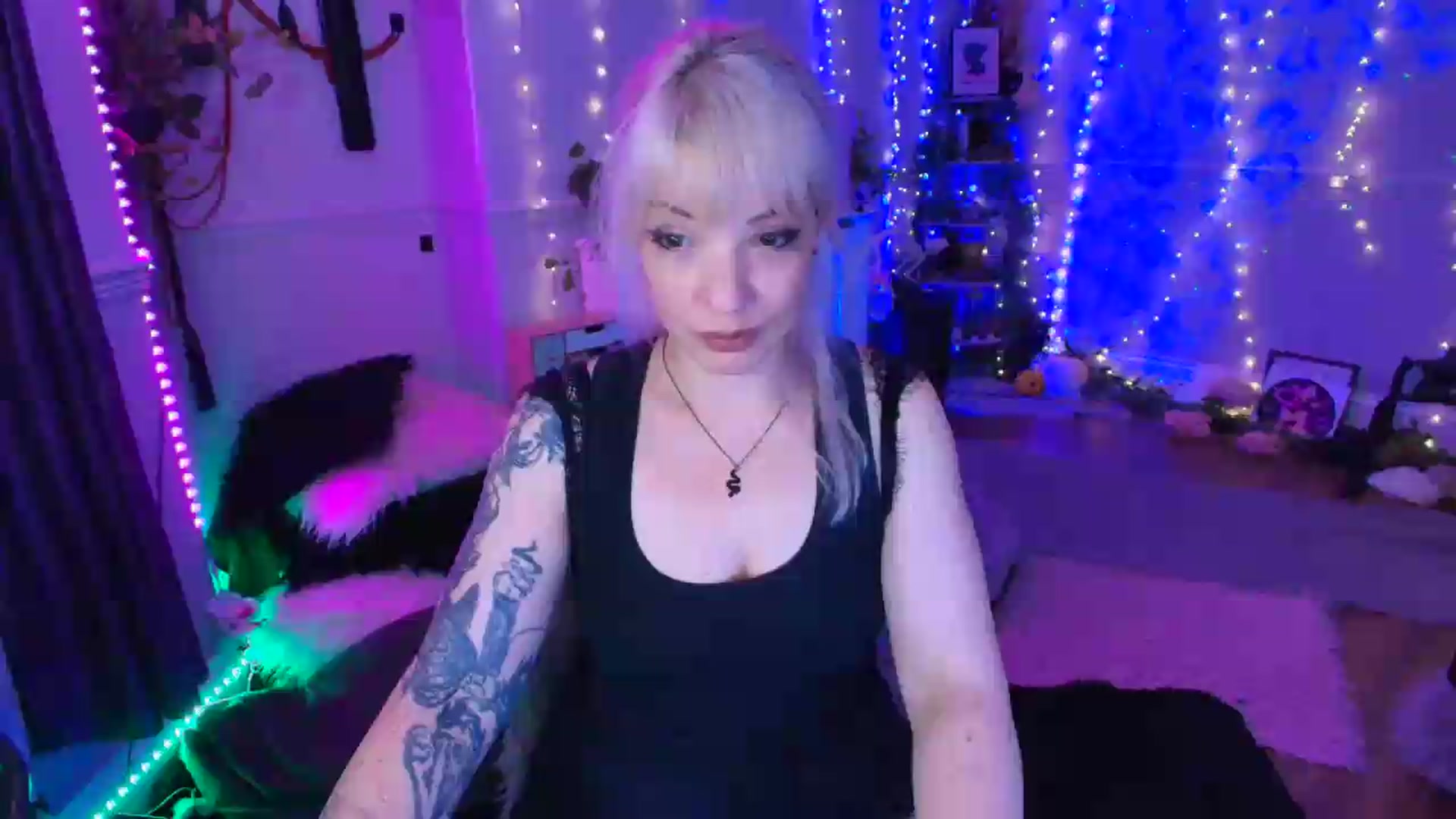 Gallery image thumbnail from LunaWolfie's myfreecams stream on, 06/29/2026, 21:35 image 12 of 20