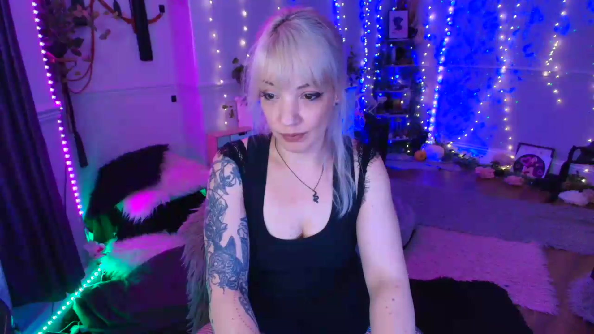 Gallery image thumbnail from LunaWolfie's myfreecams stream on, 06/29/2026, 21:35 image 15 of 20